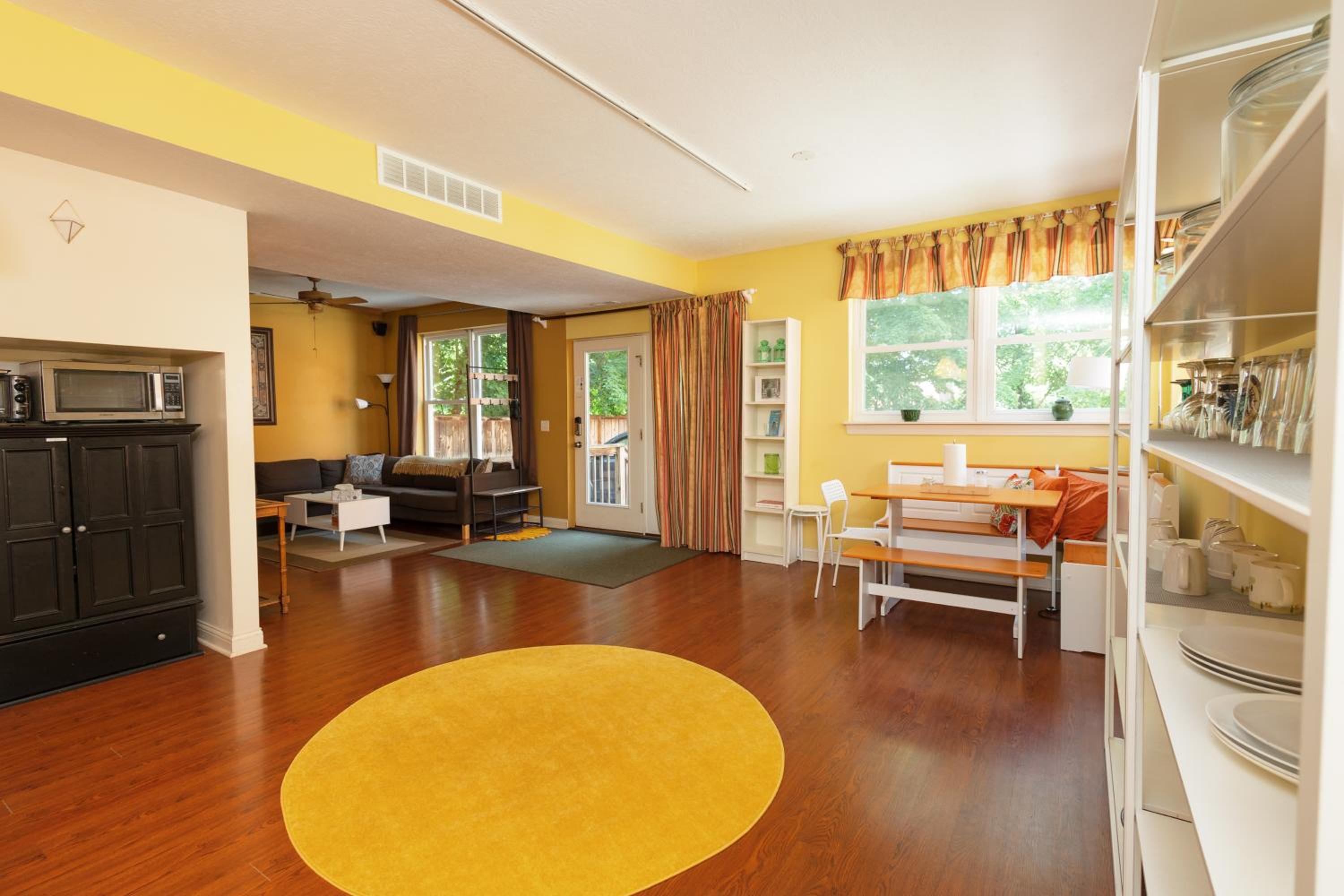 Three-Bedroom House photo 3