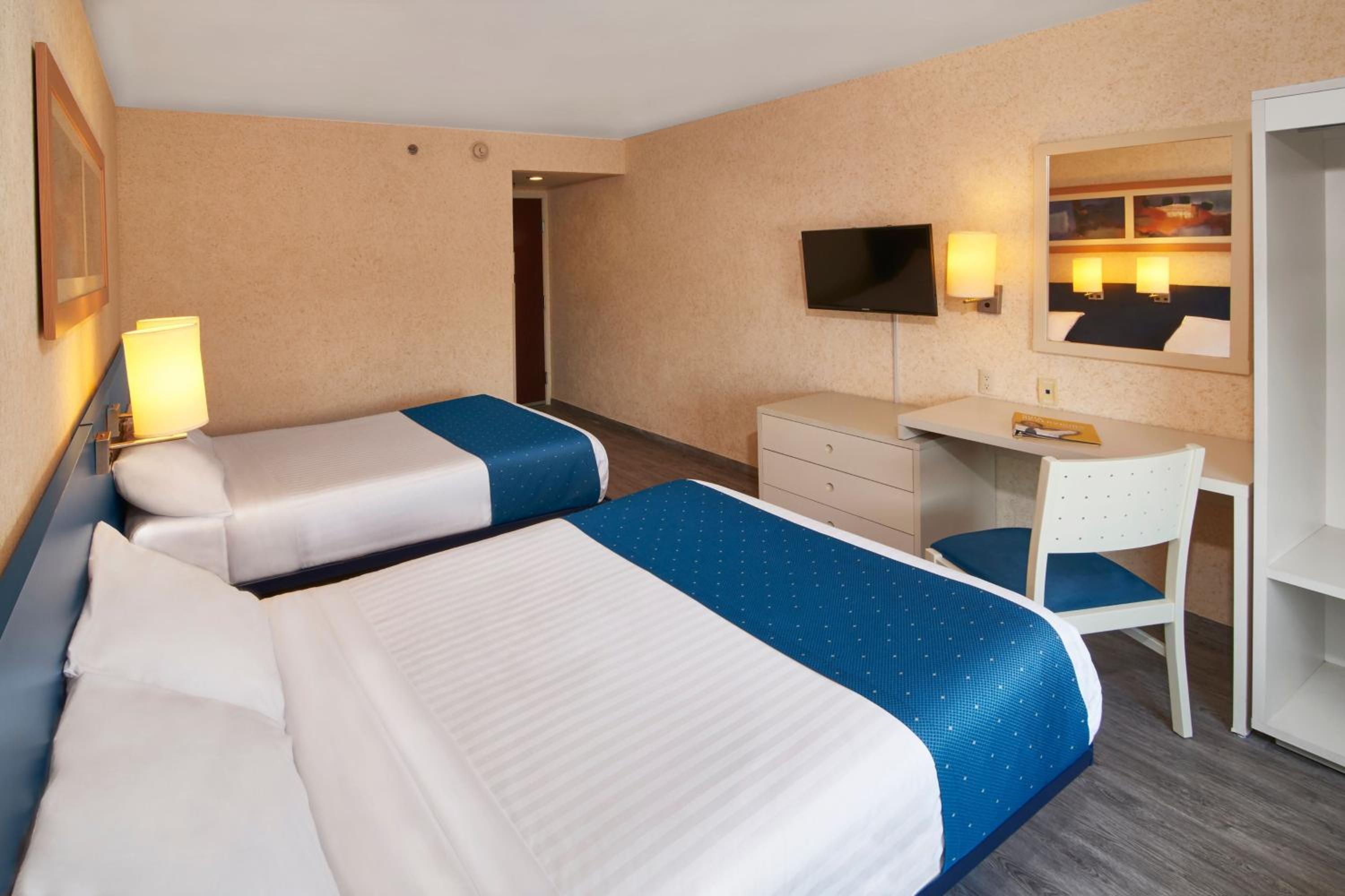Double Room with Two Double Beds - Photo 4