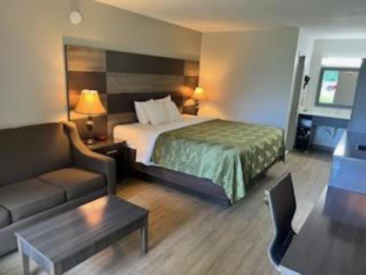 King Suite with Sofa Bed - Non-Smoking - Photo 5