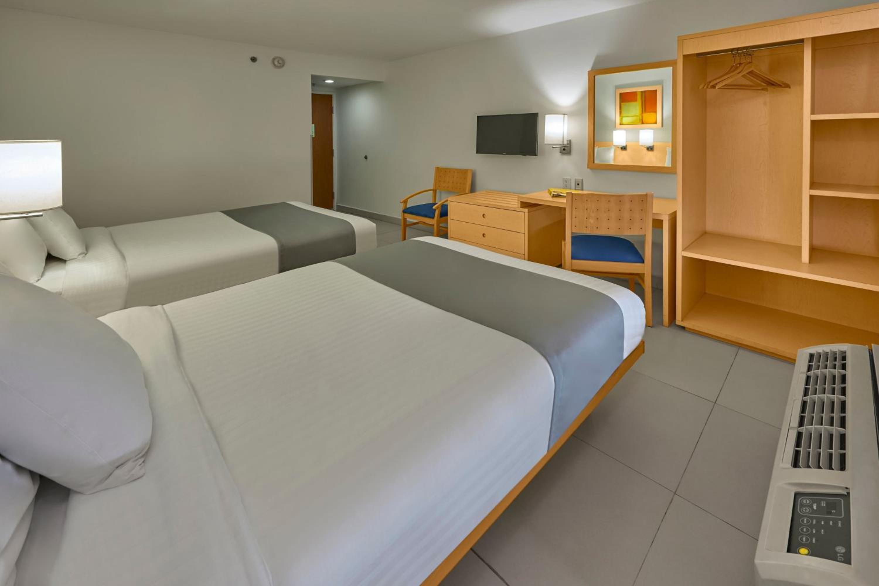Double Room with Two Double Beds - Photo 4