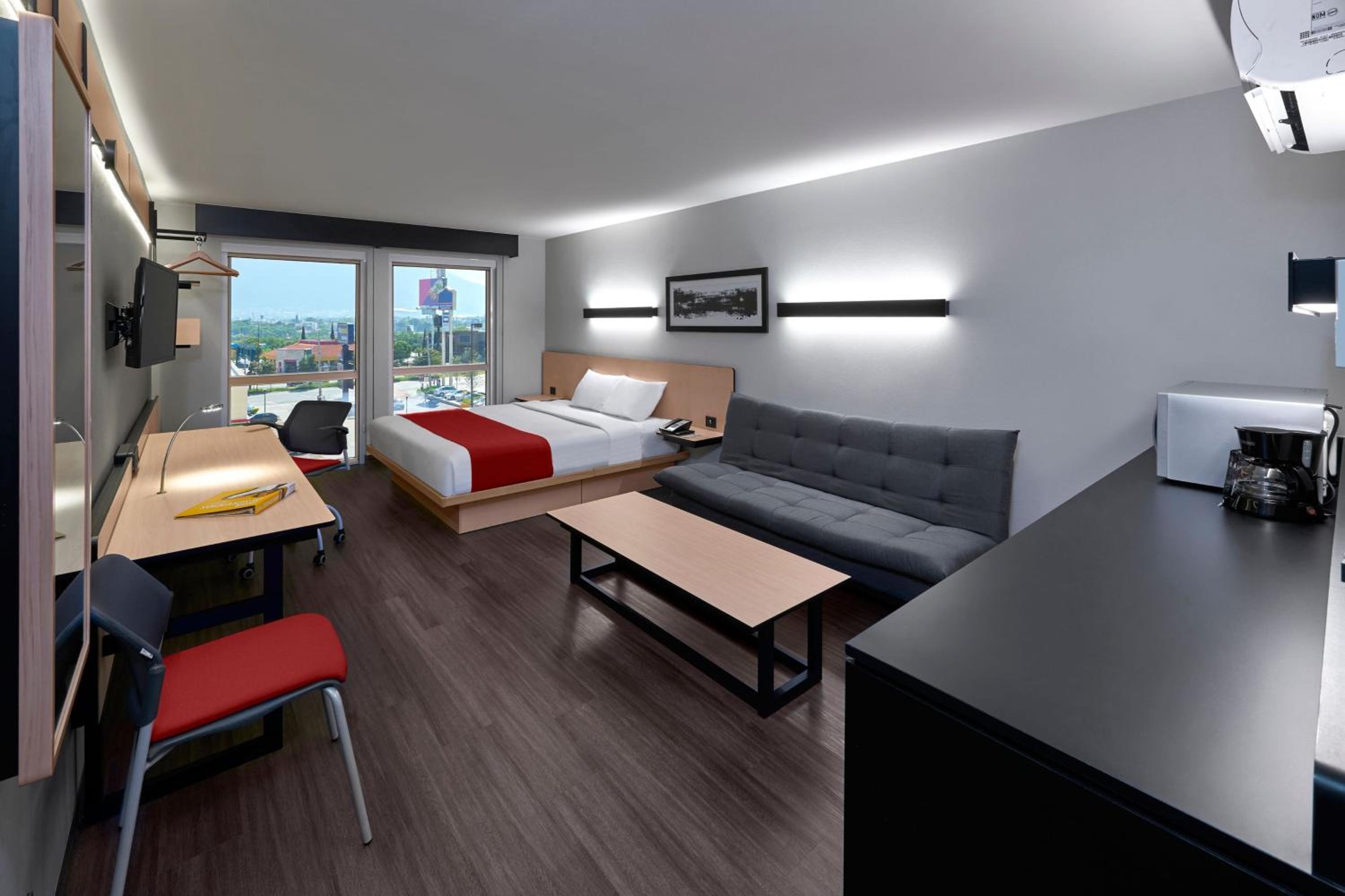 Superior King Room with Sofa Bed photo 2