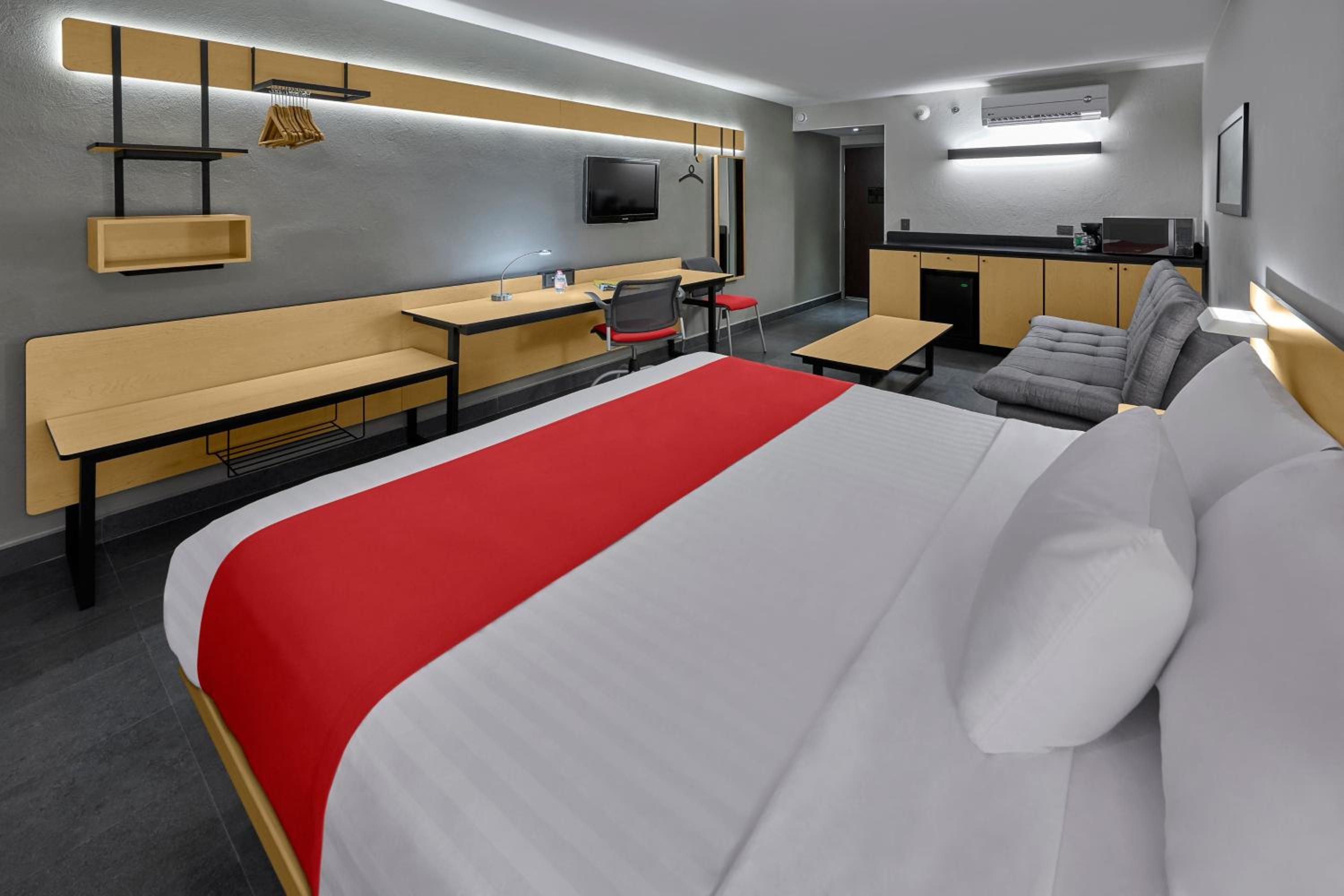 Superior Queen Room with Sofa Bed and Ocean View - Photo 1
