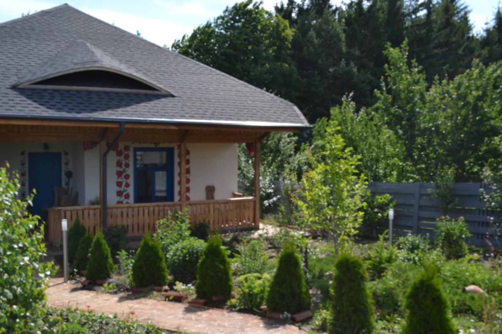 Five-Bedroom House - Photo 49