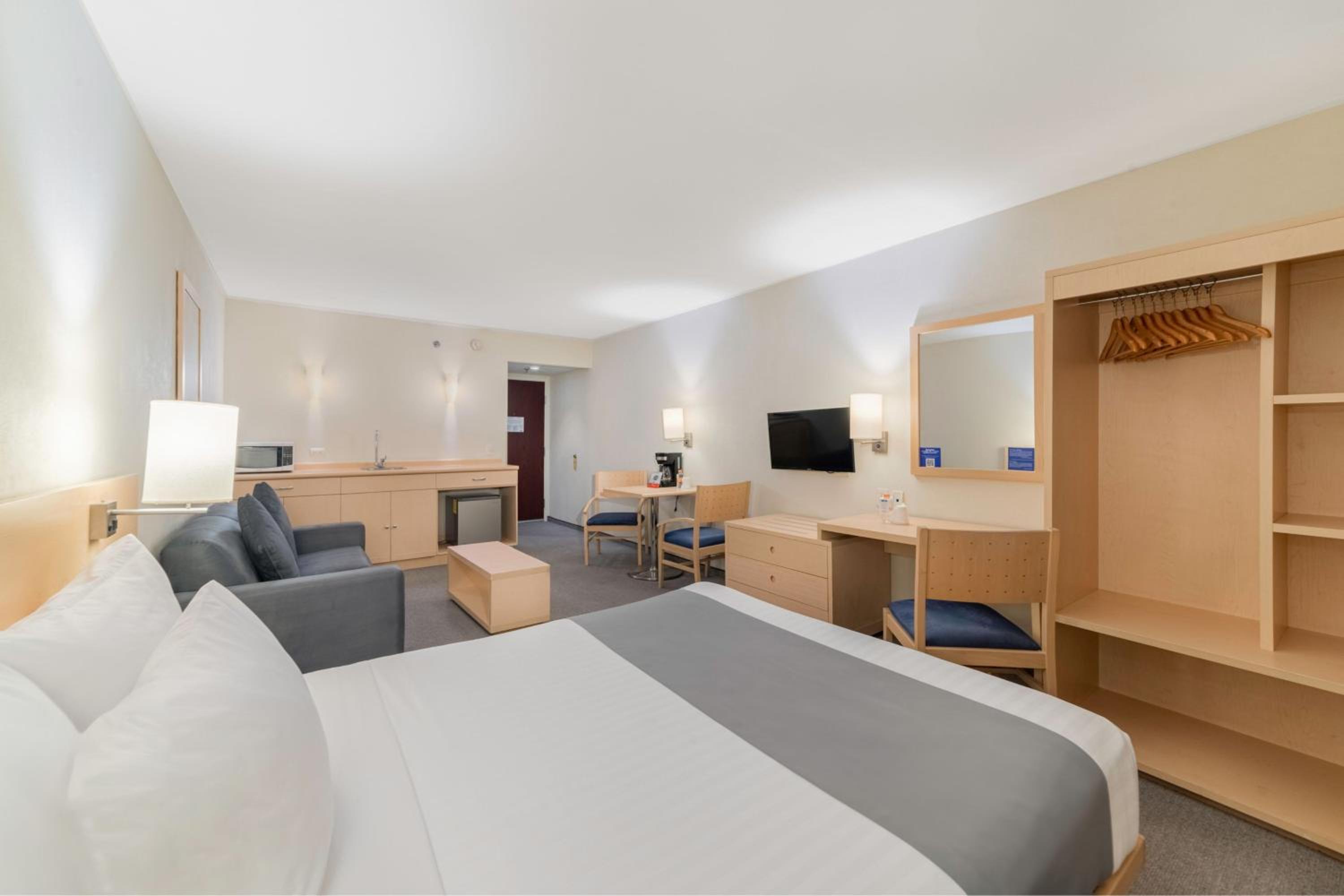 Queen Suite with Sofa Bed - Photo 1