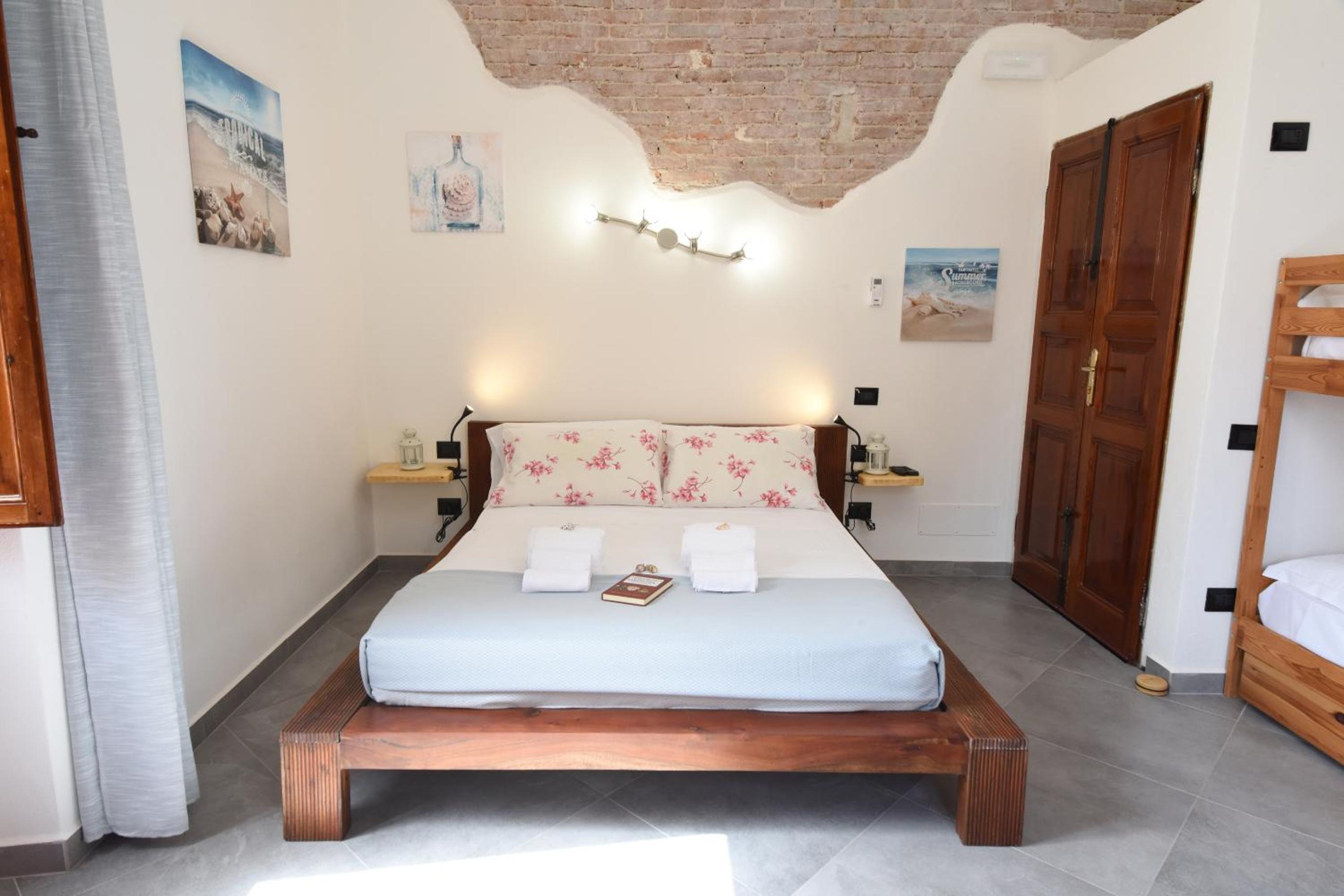 Quadruple Room with Private Bathroom photo 1