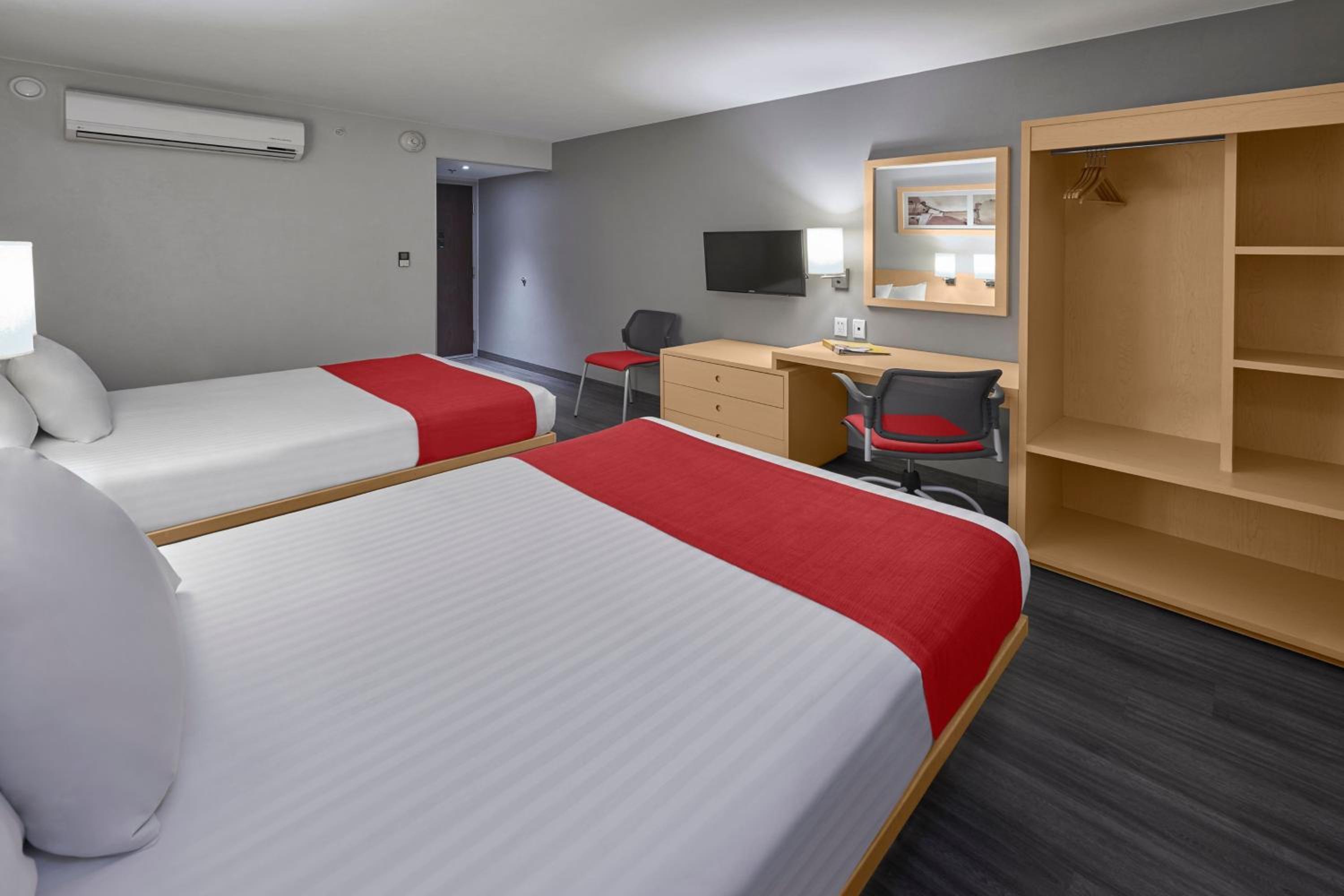 Double Room with Two Double Beds - Photo 5
