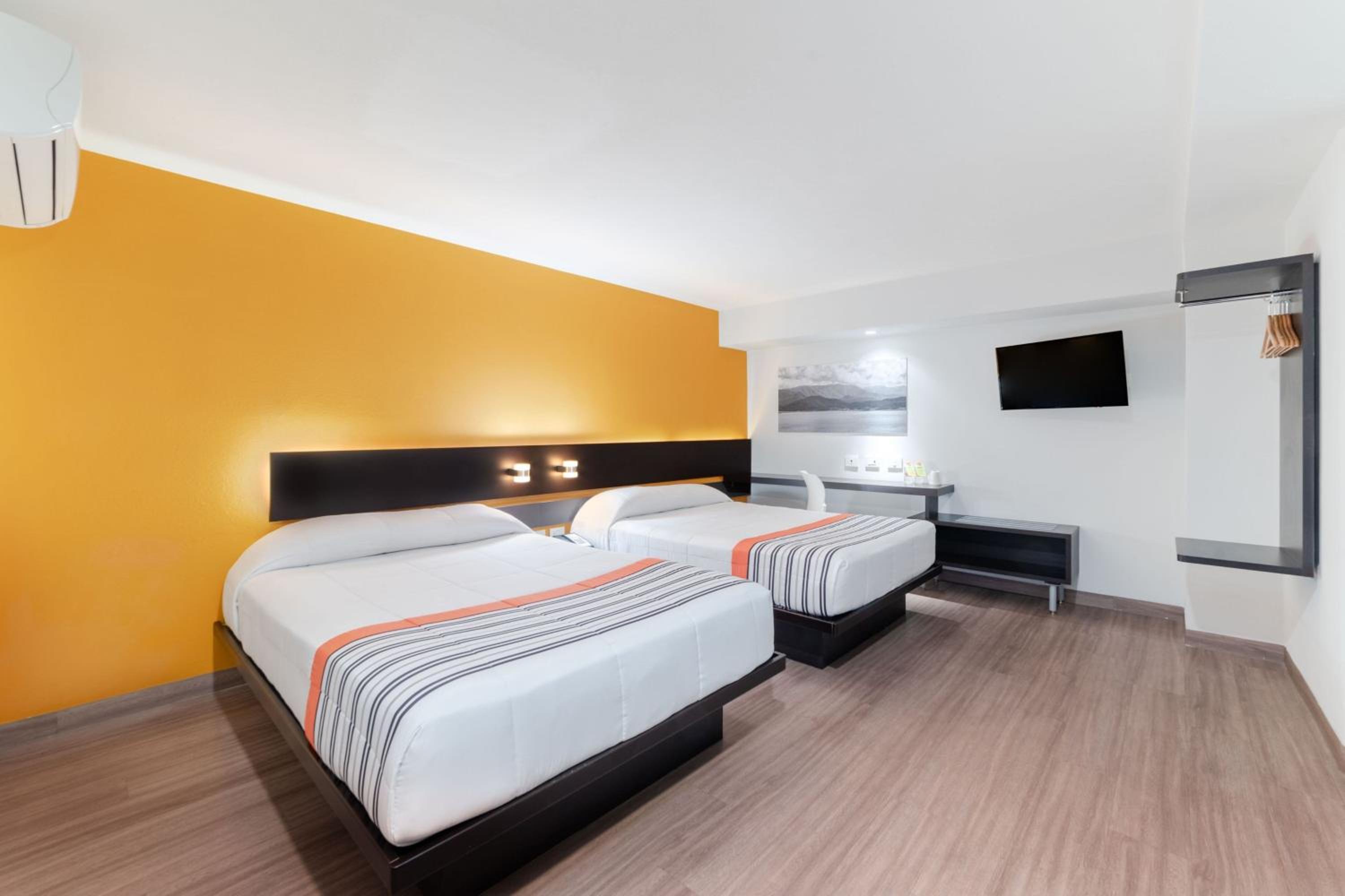 Double Room with Two Double Beds - Photo 1