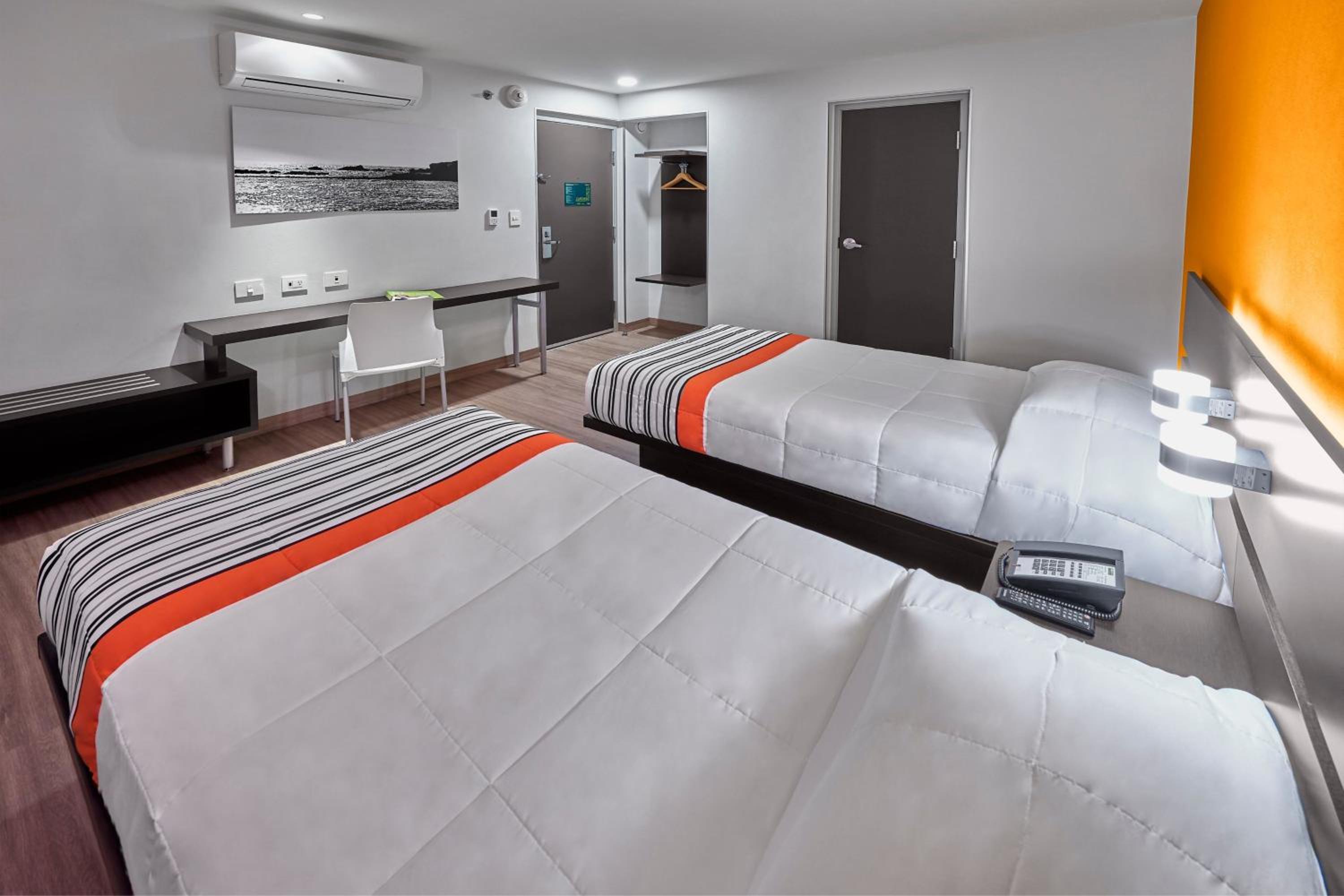 Twin Room - Photo 1