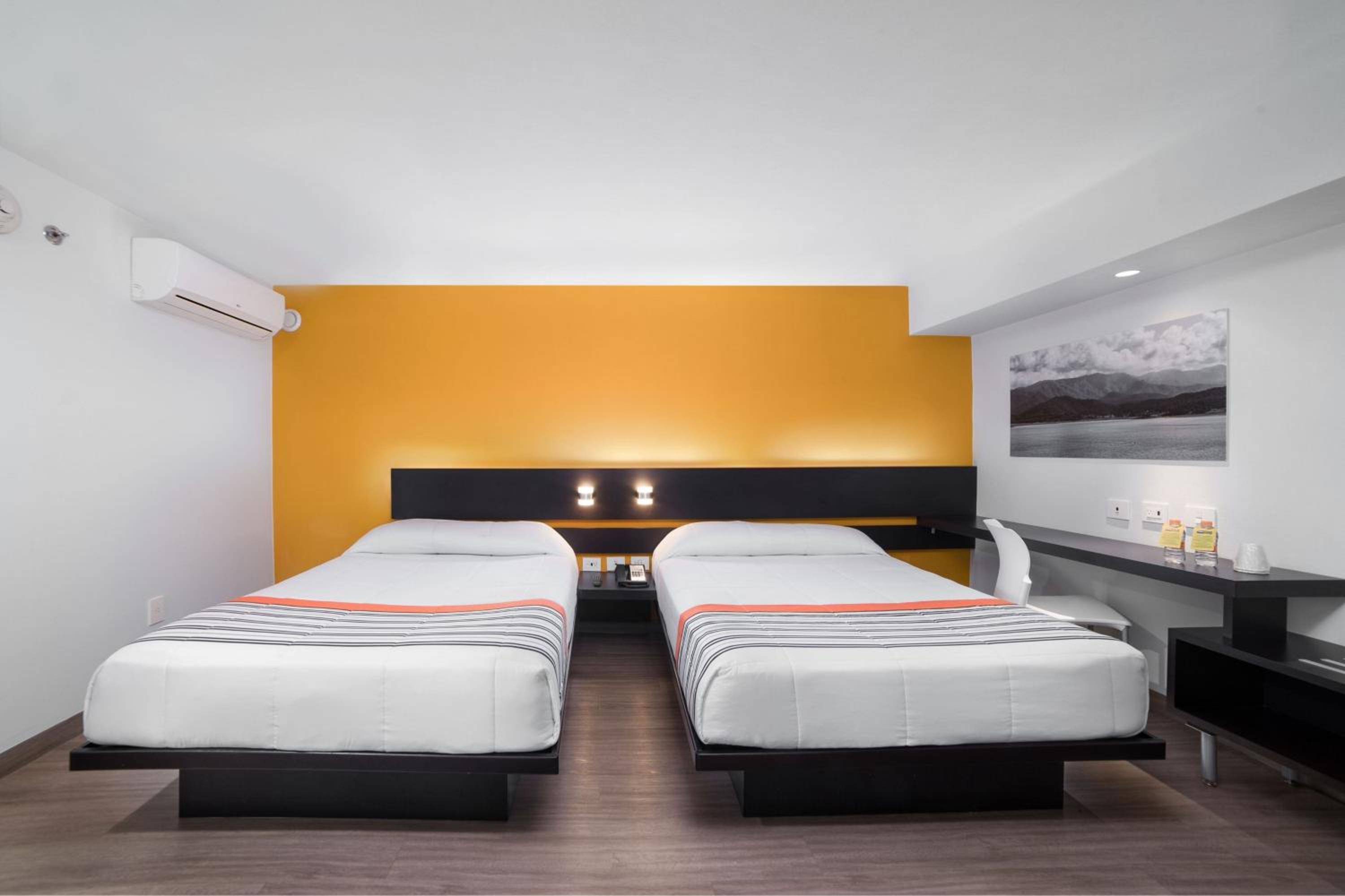 Twin Room - Photo 9