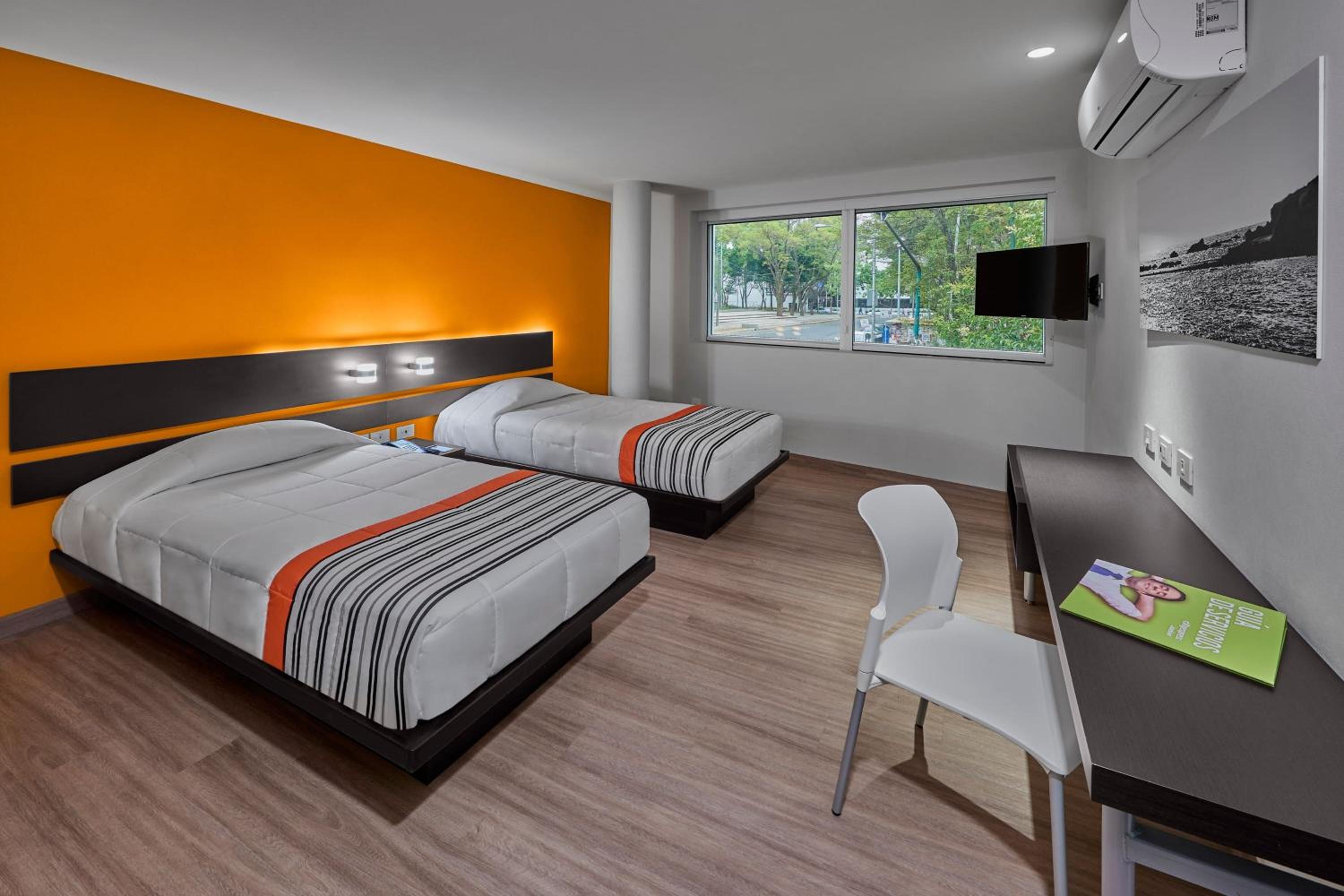Double Room with Two Double Beds - Photo 4