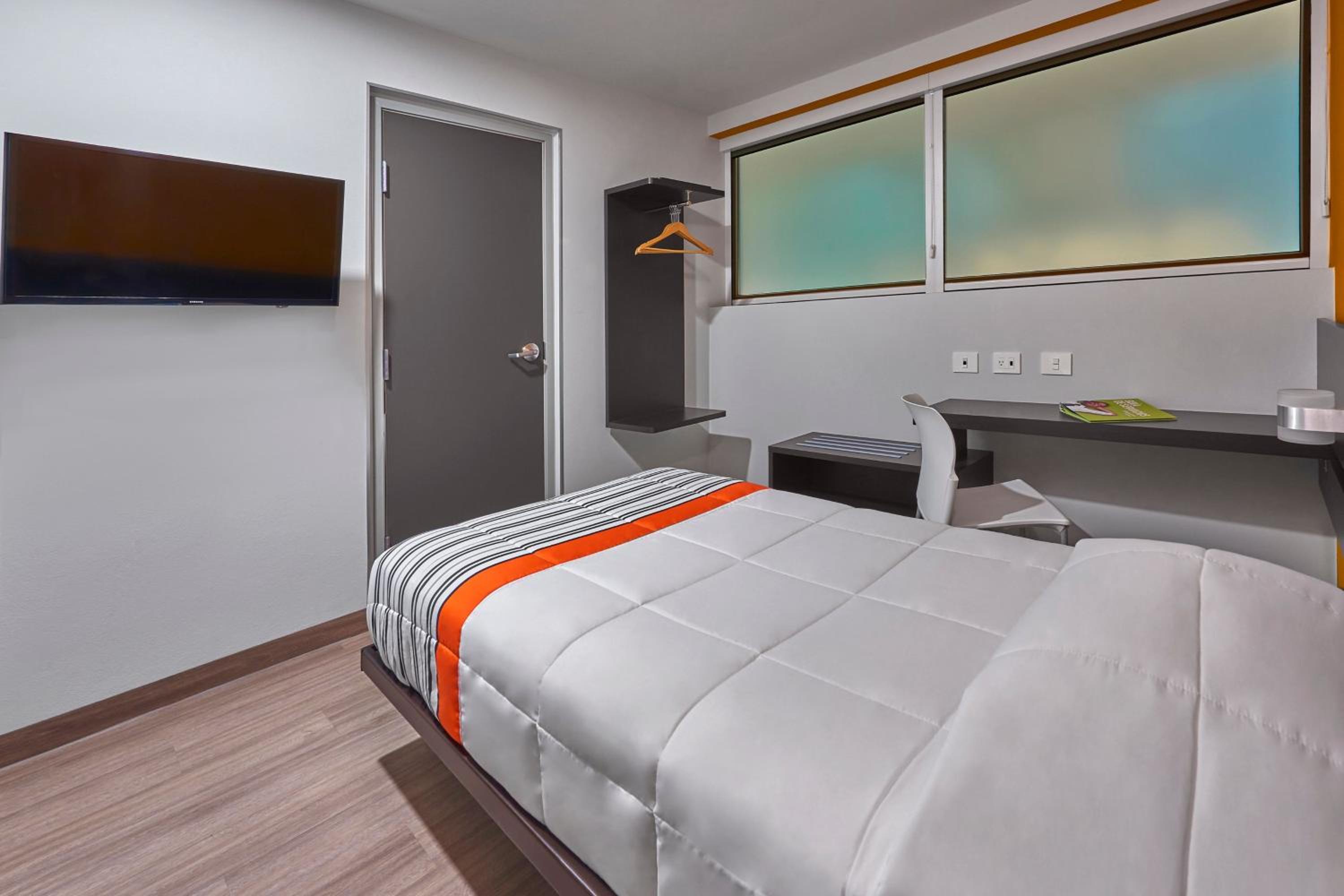 Single Room thumbnail 5