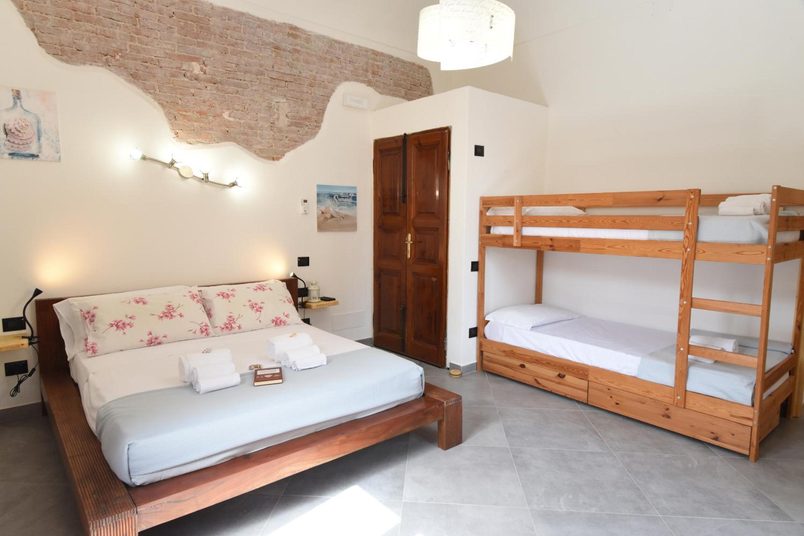 Quadruple Room with Private Bathroom photo 2