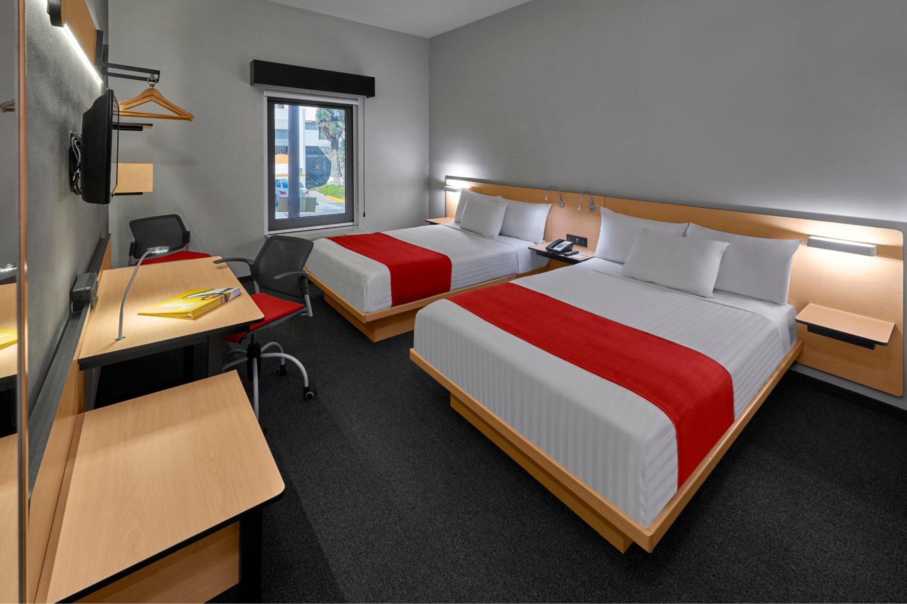 Double Room with Two Double Beds - Photo 3