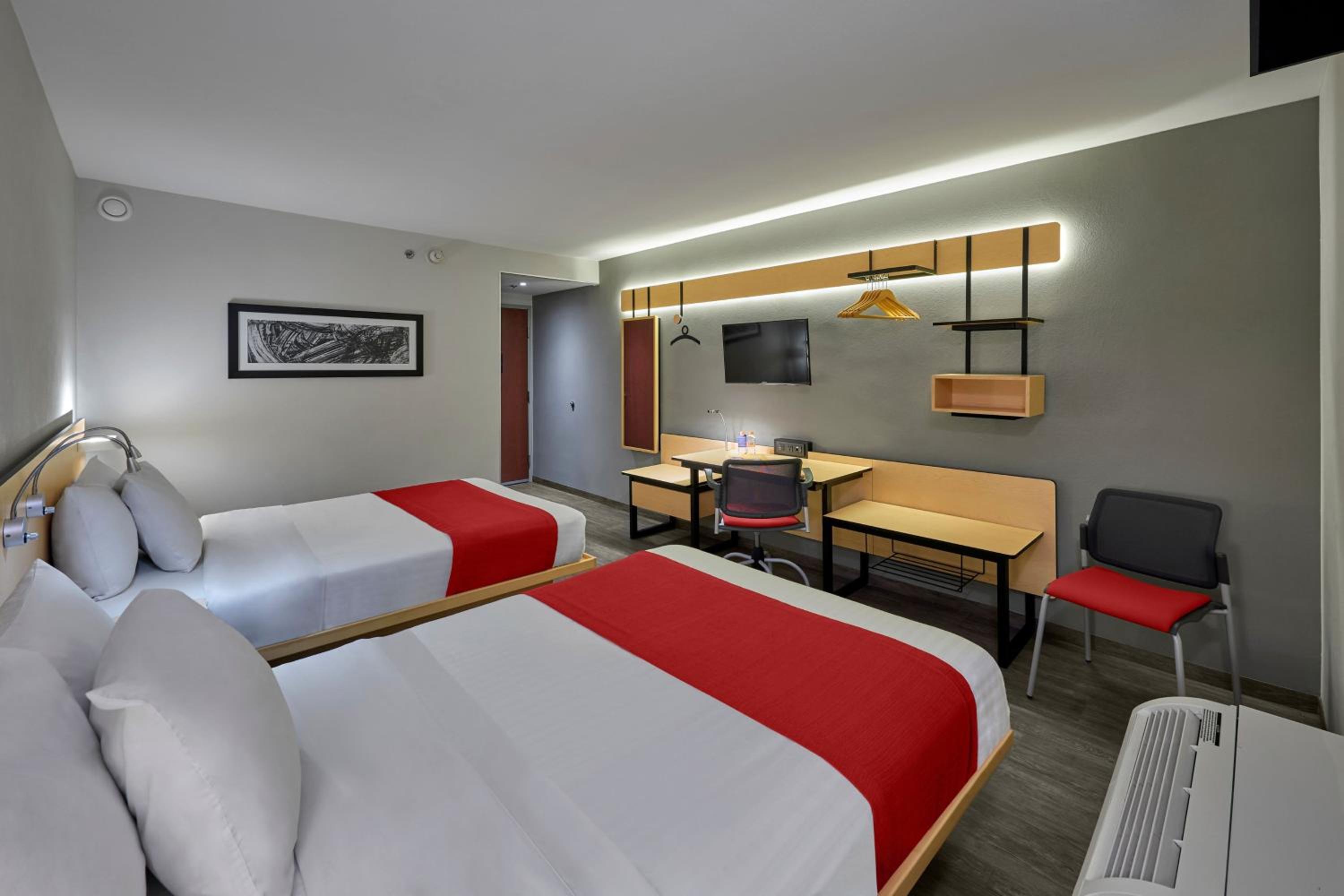 Double Room with Two Double Beds - Photo 7