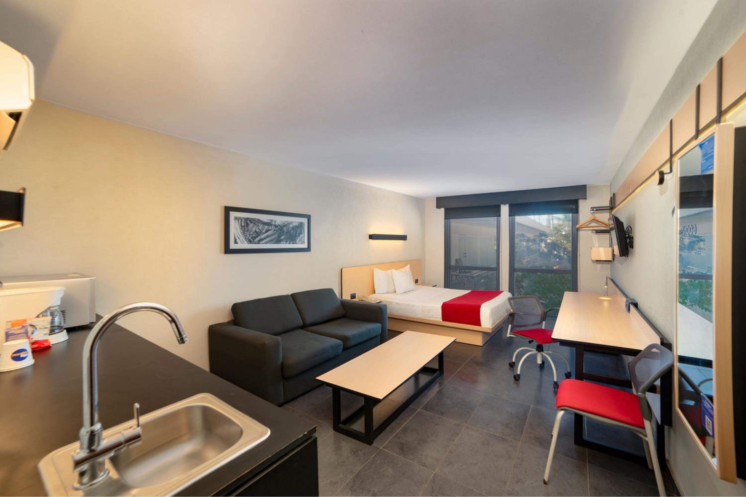 Superior Queen Room with Sofa Bed photo 3