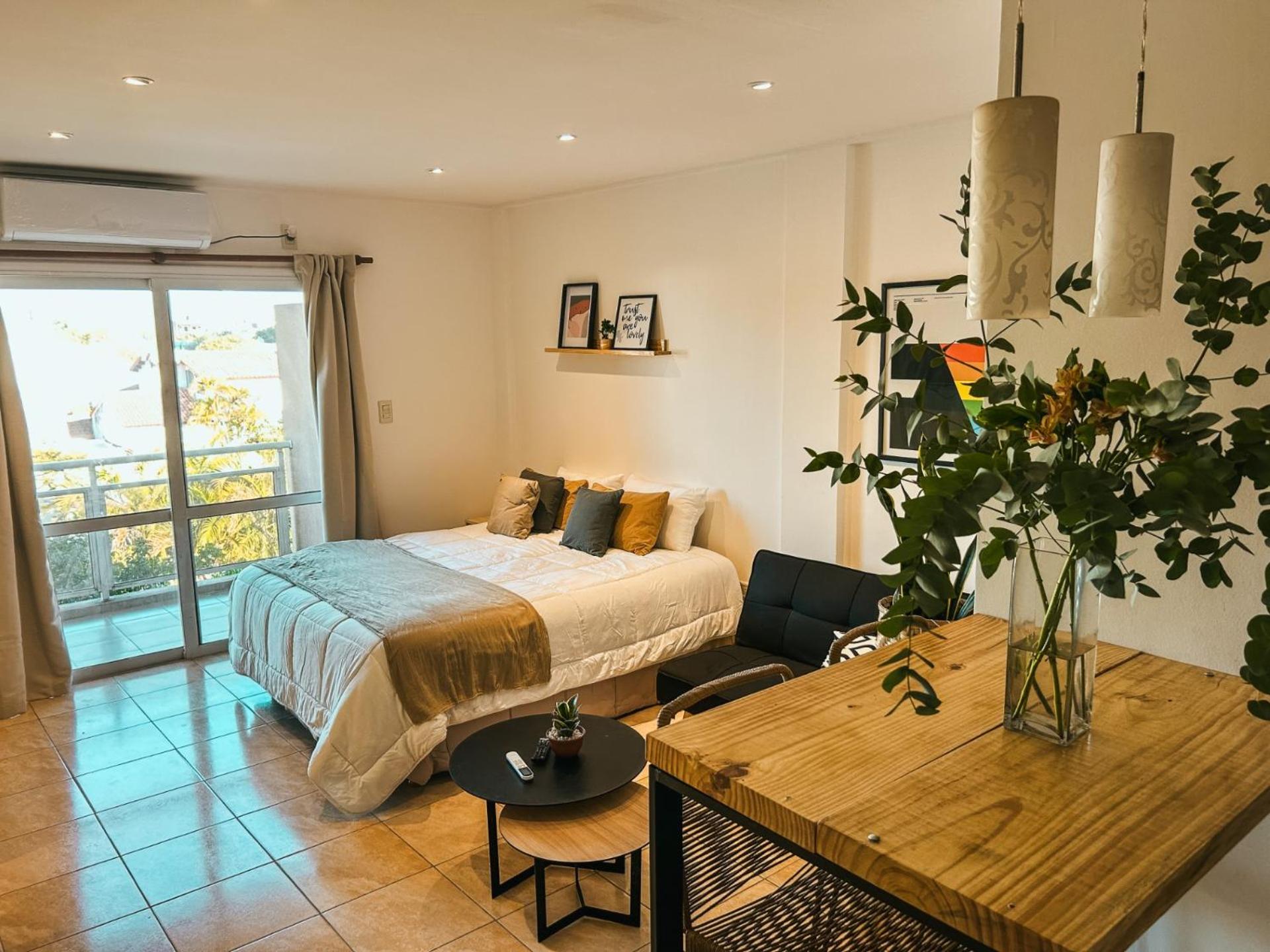 One-Bedroom Apartment photo 1