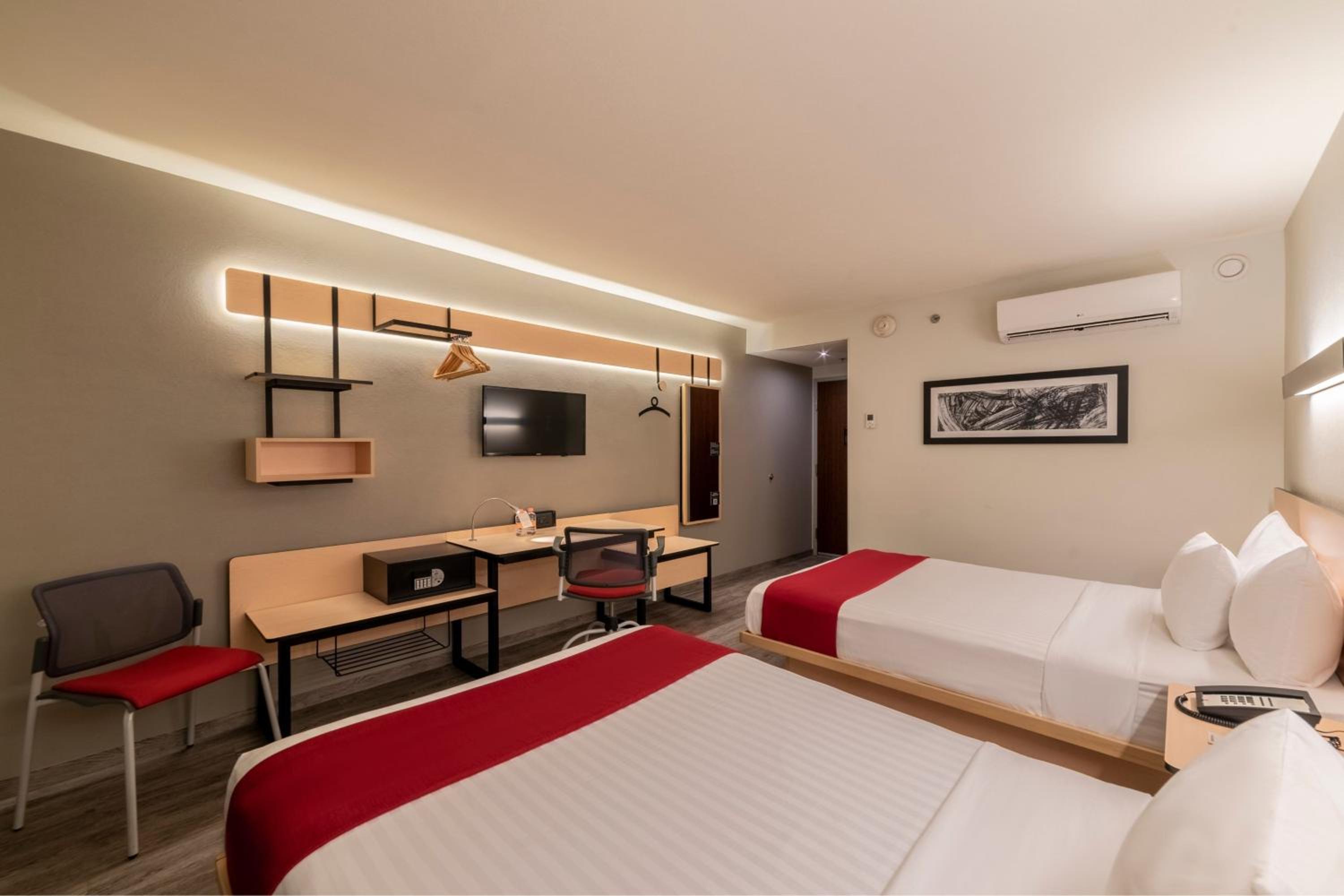 Double Room with Two Double Beds thumbnail 6