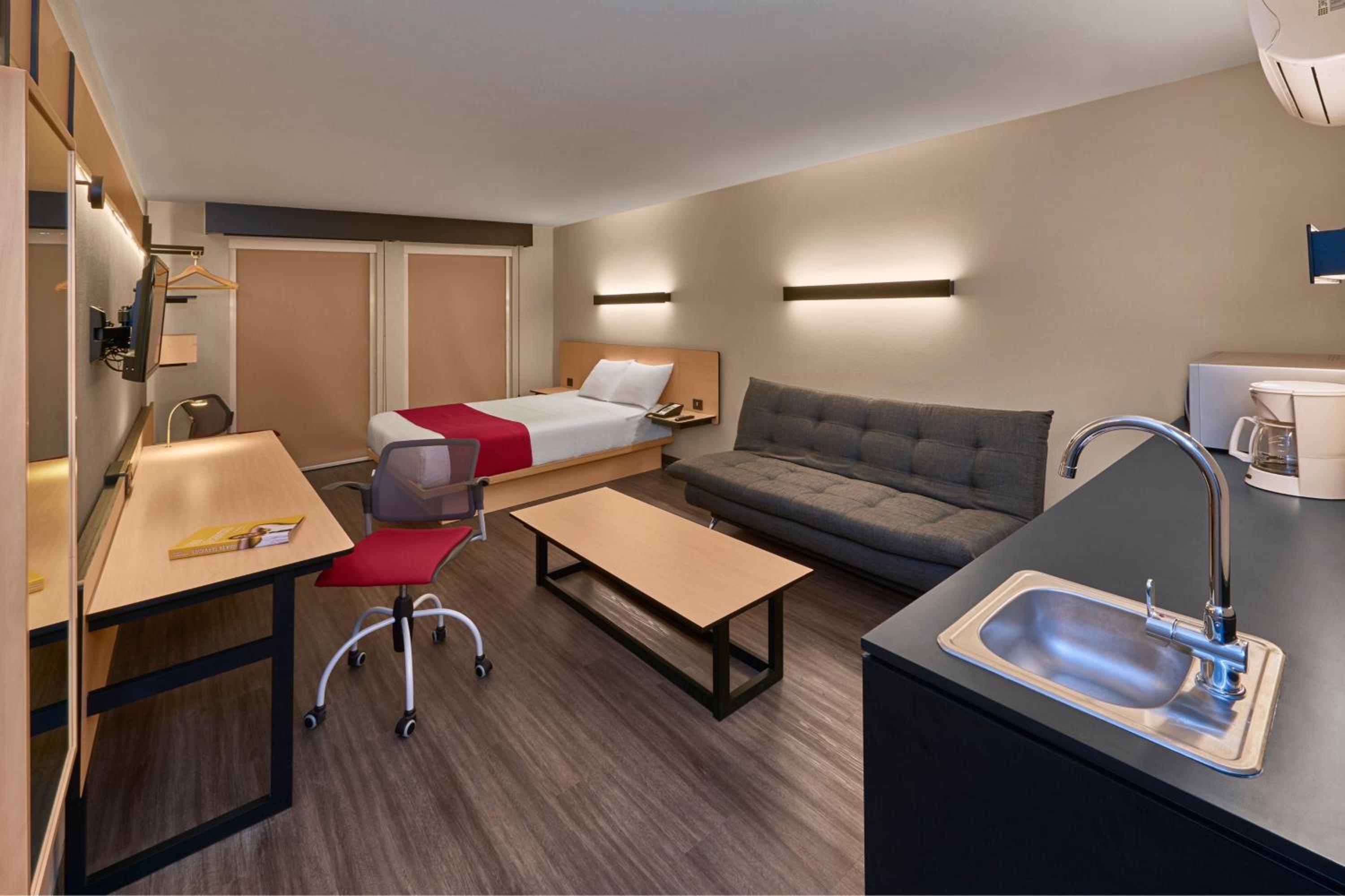 Superior Queen Room with Sofa Bed photo 2