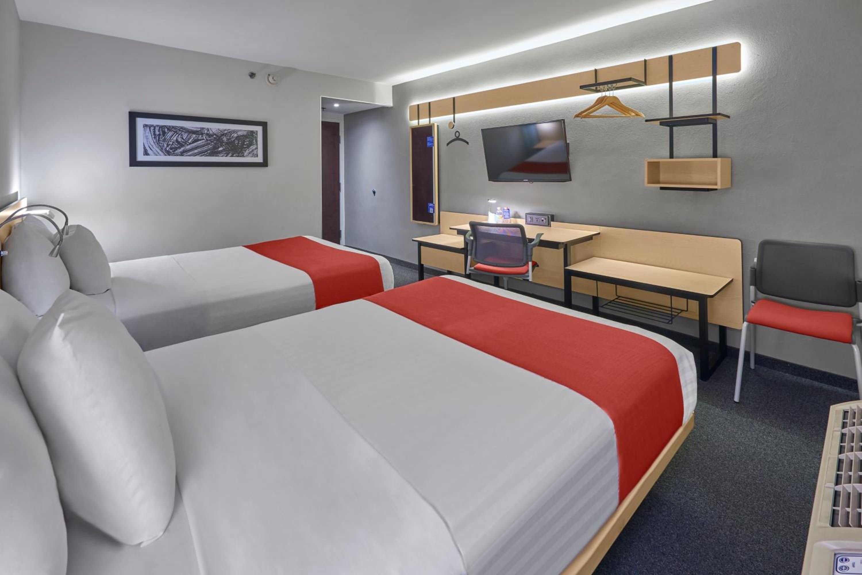 Double Room with Two Double Beds - Photo 2