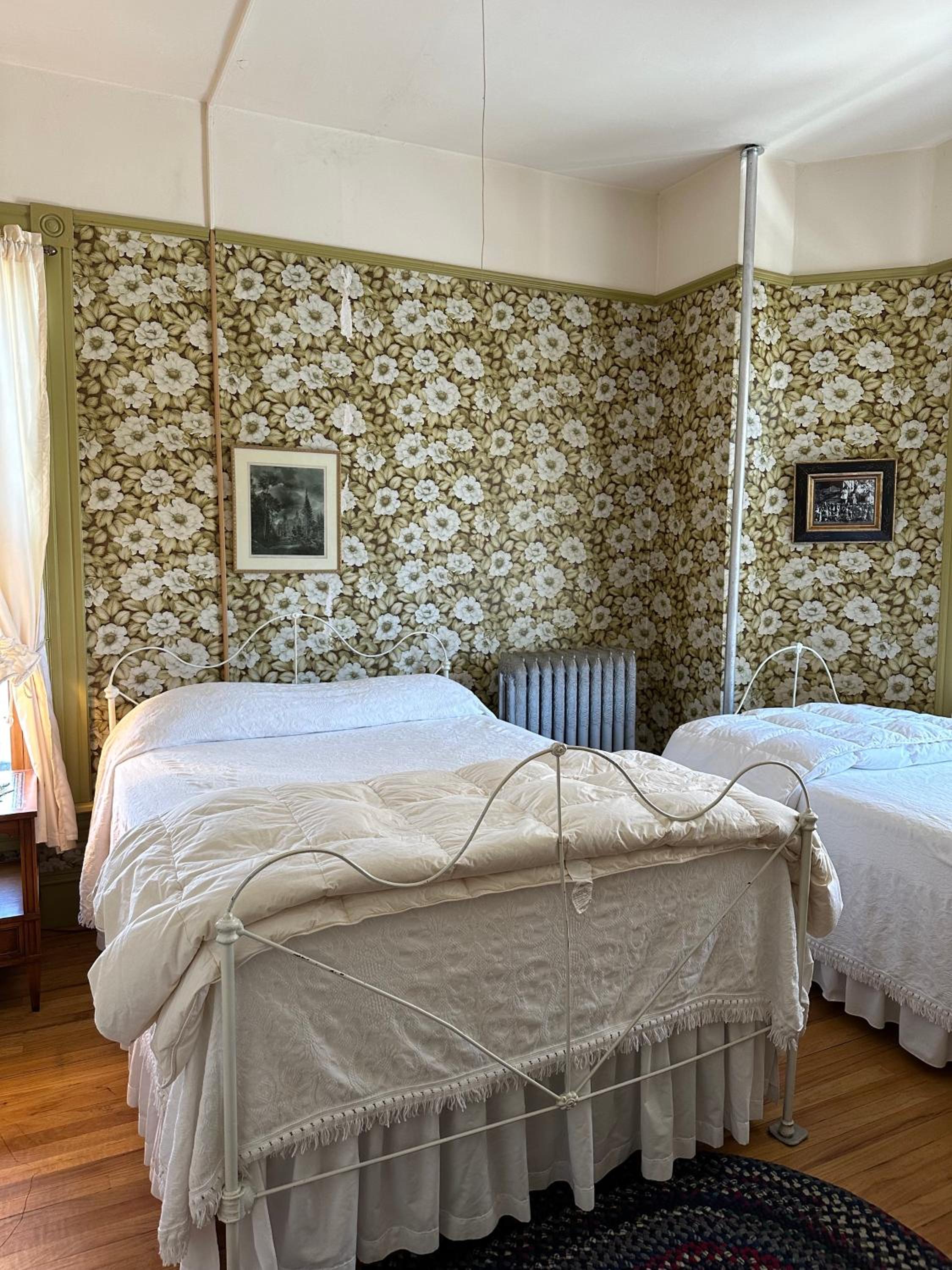 Deluxe King Suite - Photo 7