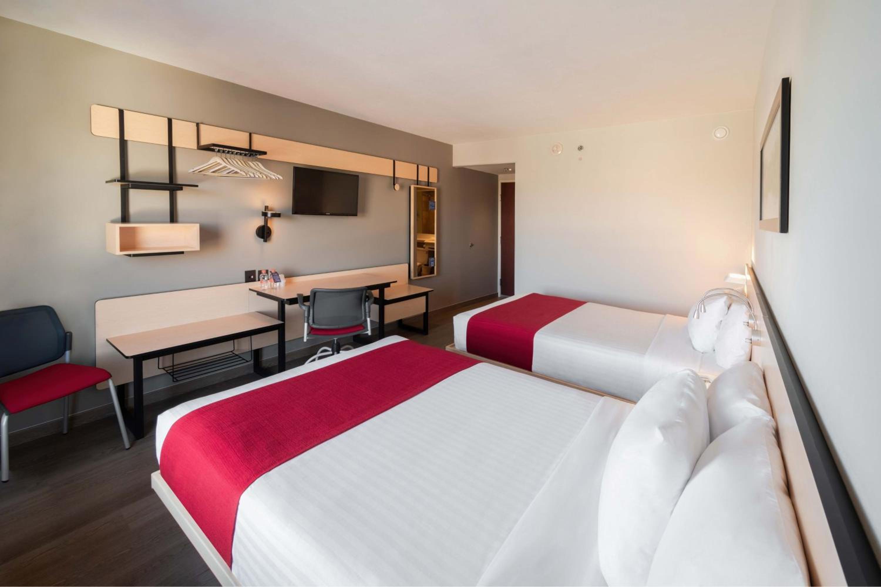 Double Room with Two Double Beds - Photo 8