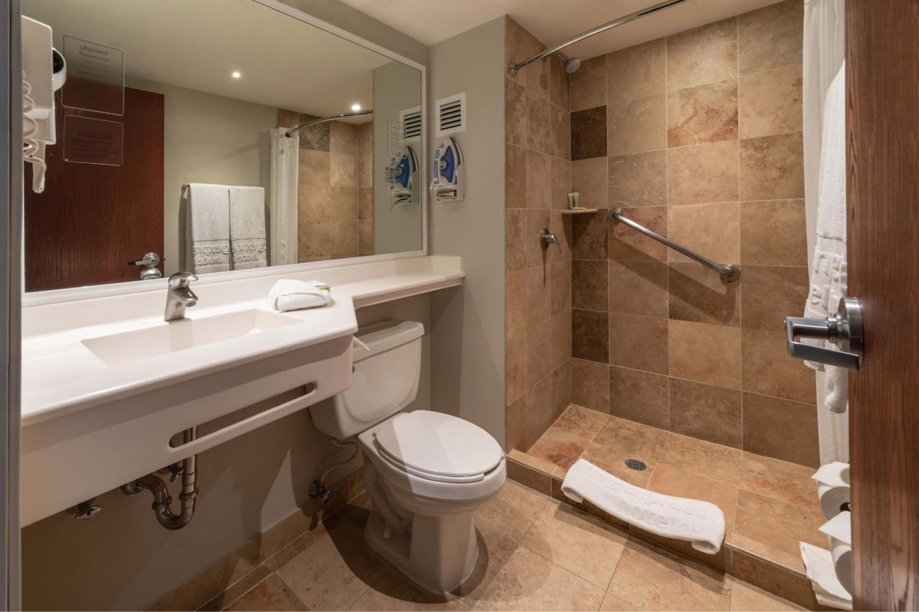 Double Room with Two Double Beds - Photo 2