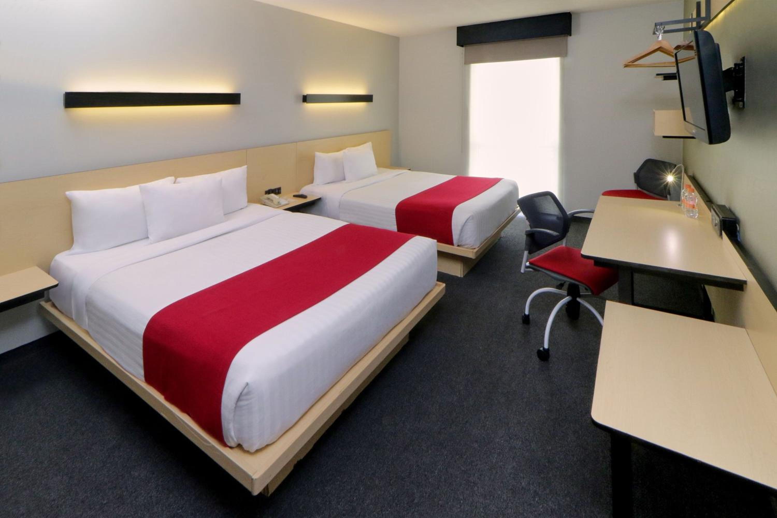 Queen Room with Two Queen Beds photo 1