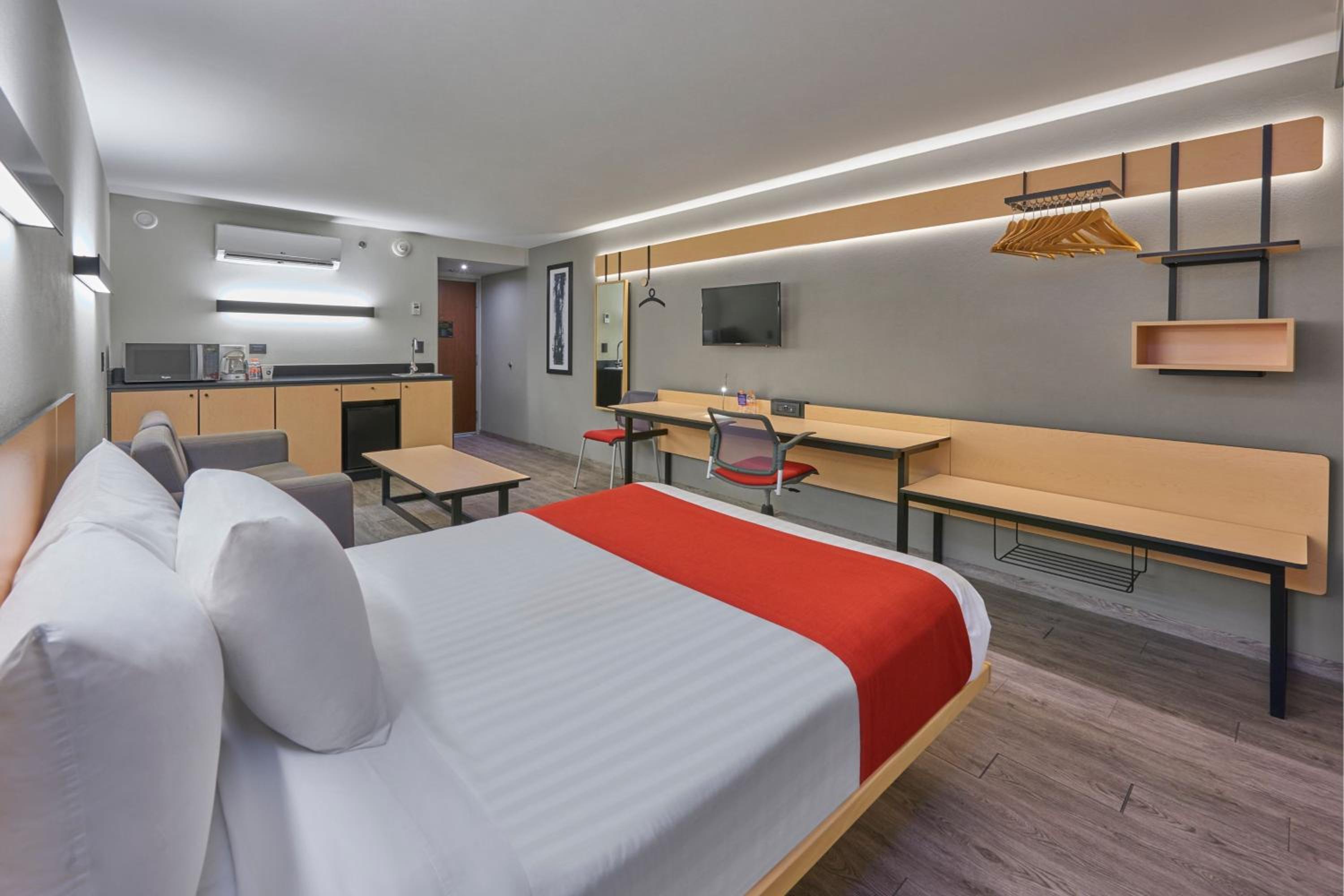 Superior Queen Room with Sofa Bed photo 3