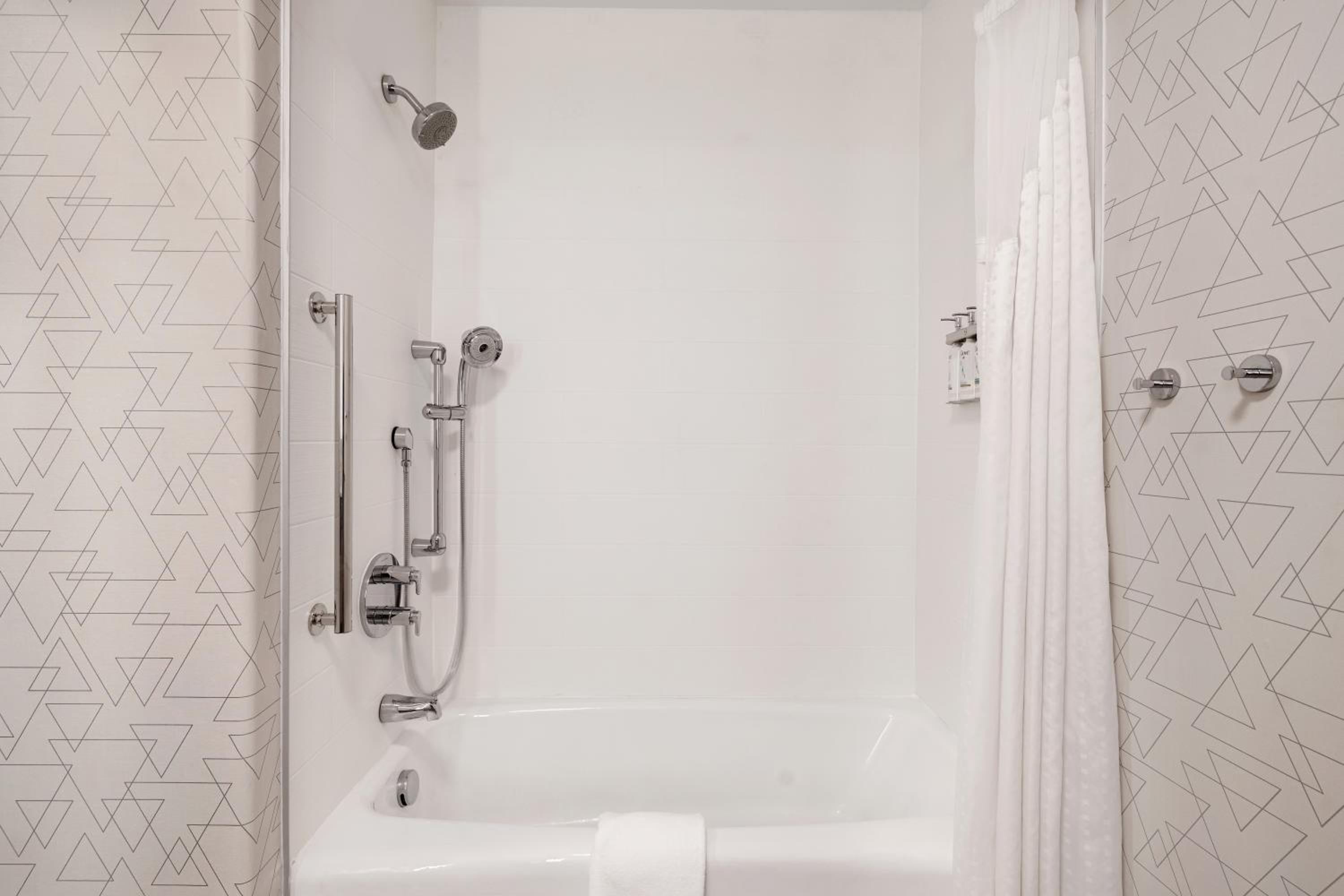 King Room - Mobility Access/Hearing Accessible - Photo 6