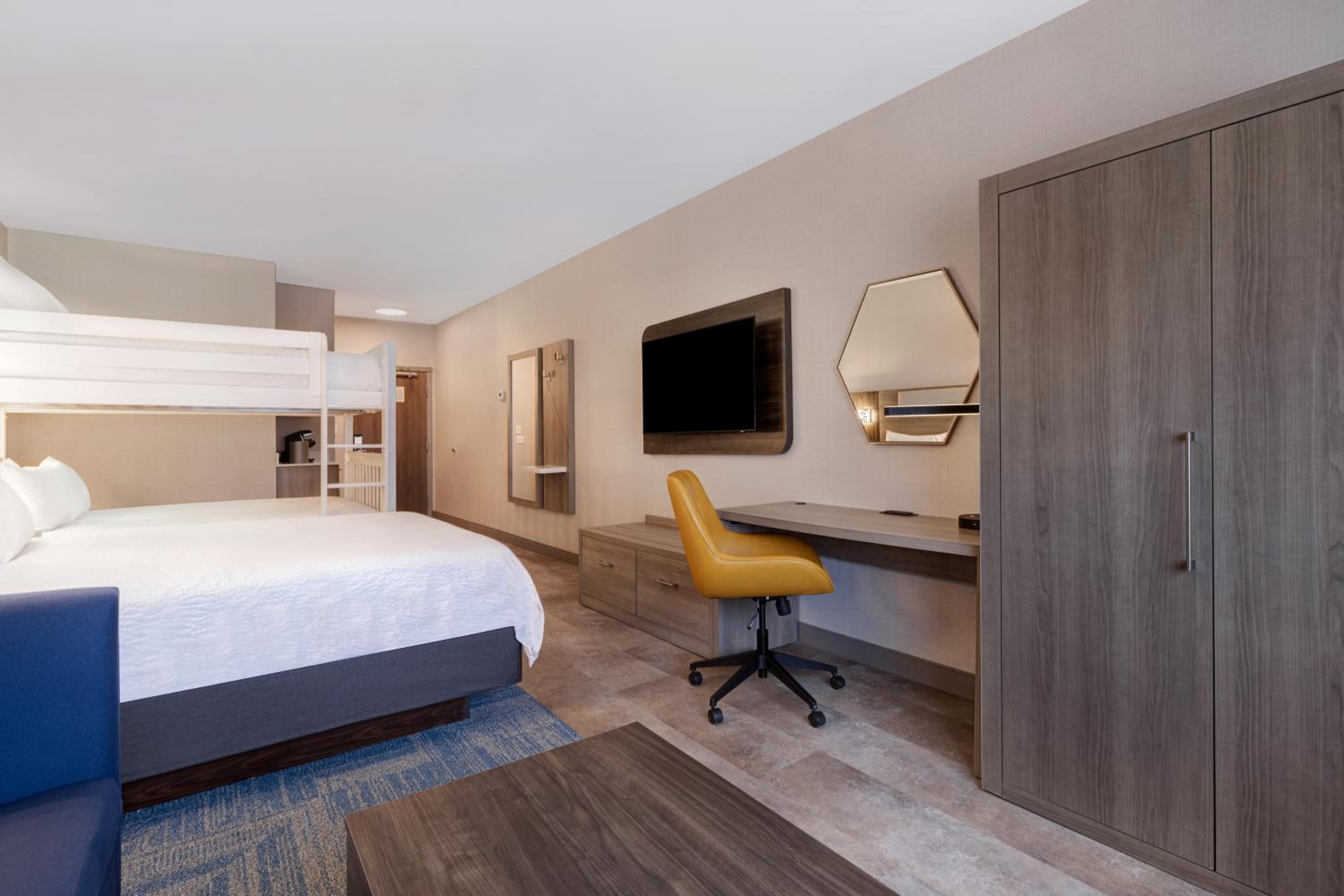 Family Suite - Photo 8