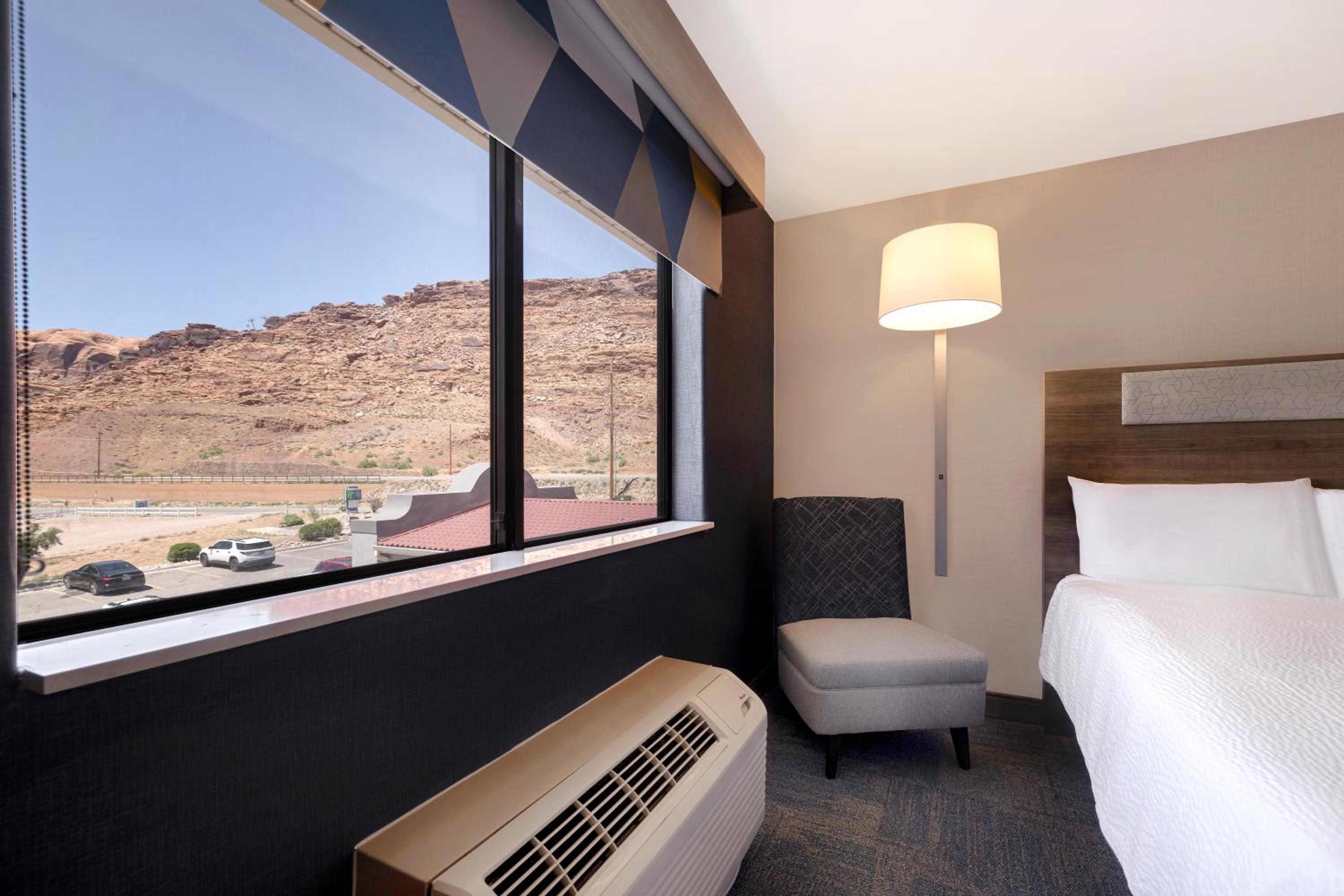 One-Bedroom King Suite with Sofa Bed - Photo 6