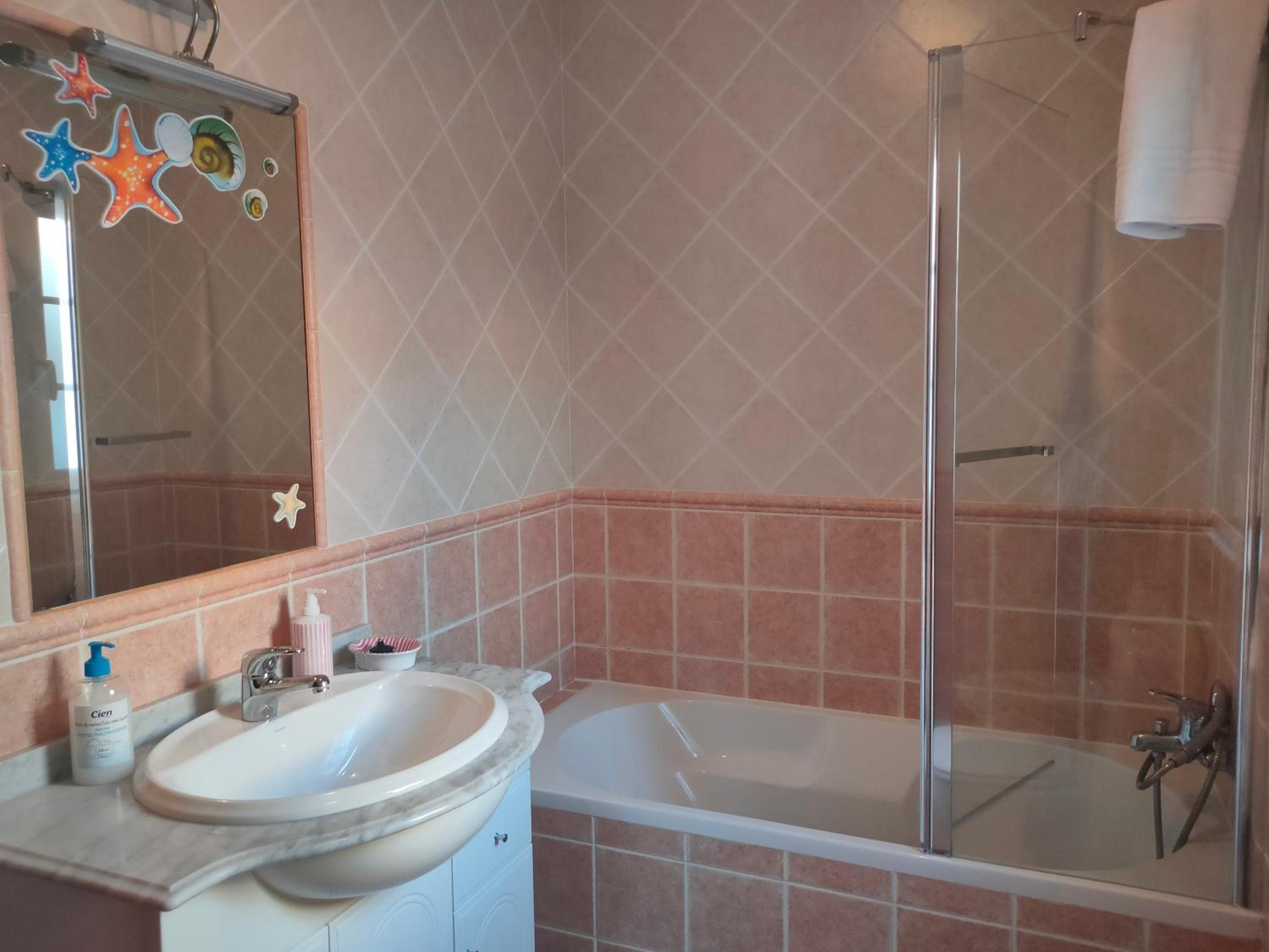 Two-Bedroom House - Photo 3