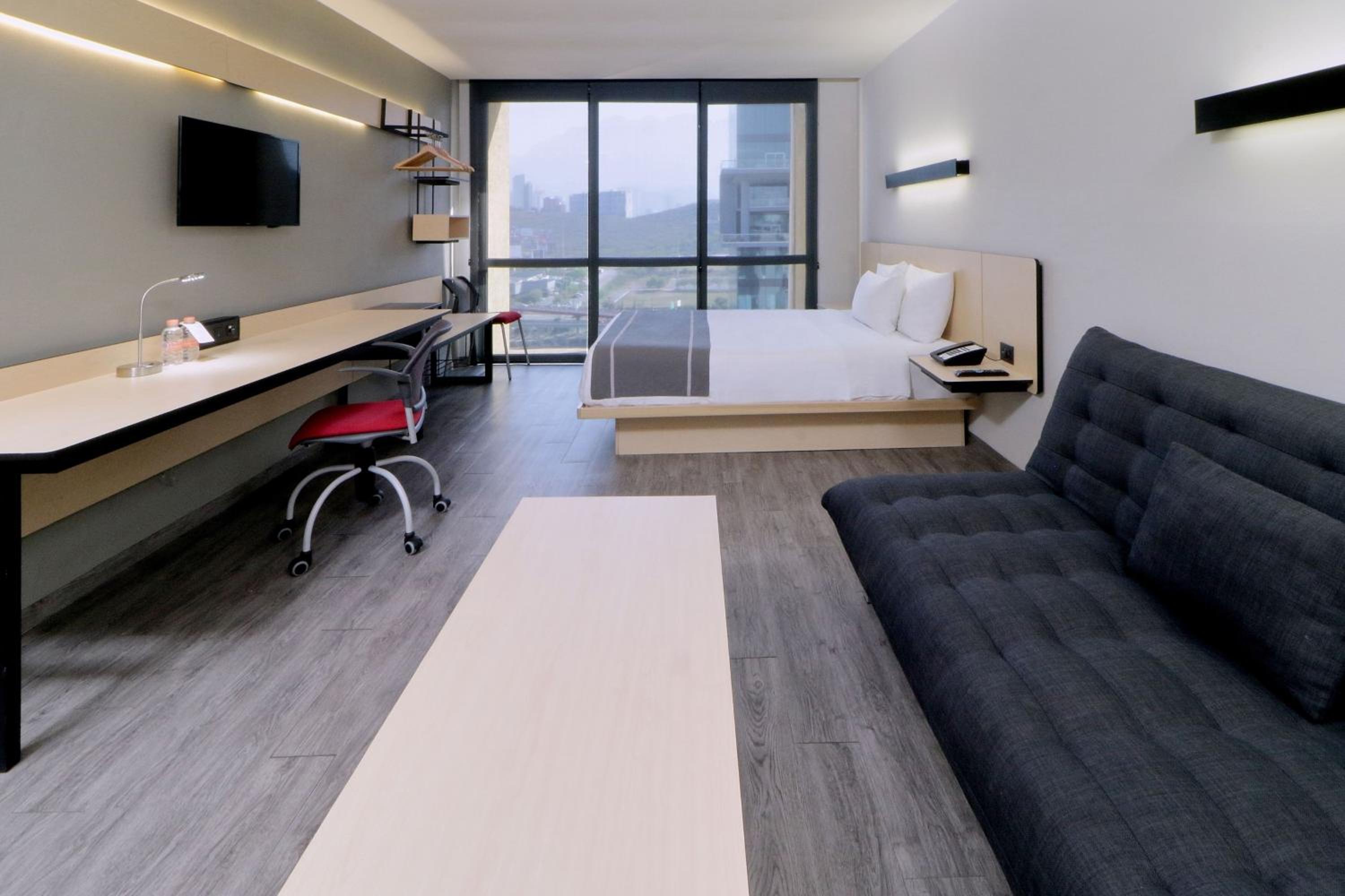 Superior Queen Room with Sofa Bed thumbnail 5