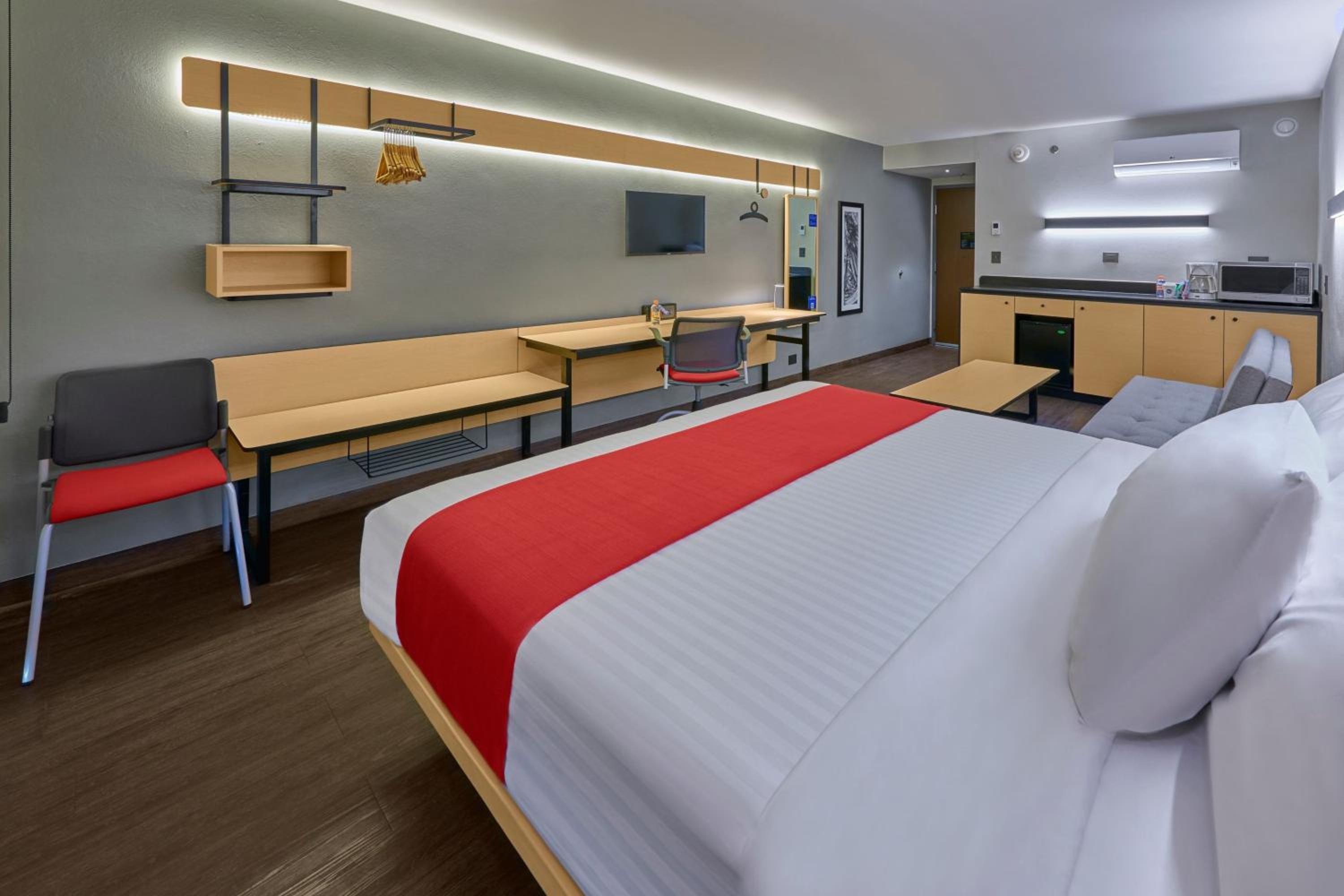 Superior King Room with Sofa Bed - Photo 3
