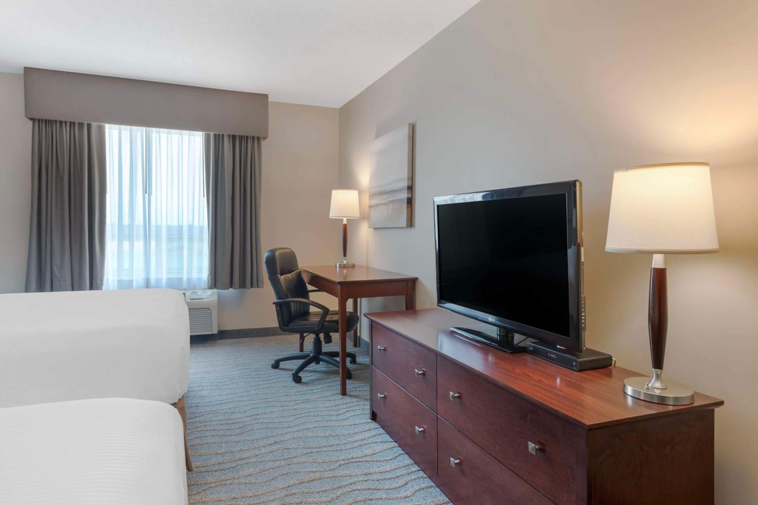 Suite with Two Queen Beds and Sofa Bed - Non-Smoking photo 1