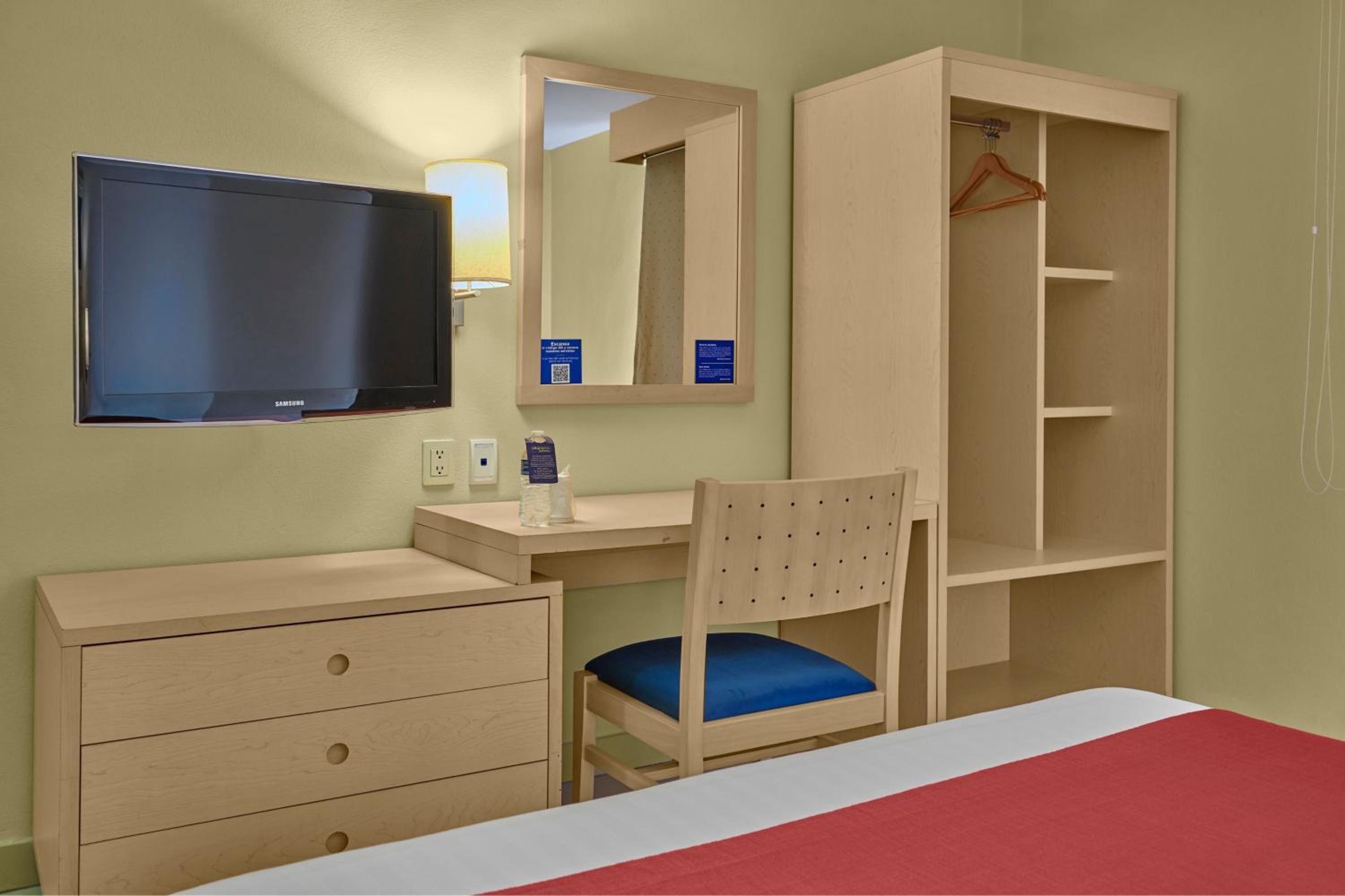 Queen Room - Photo 1