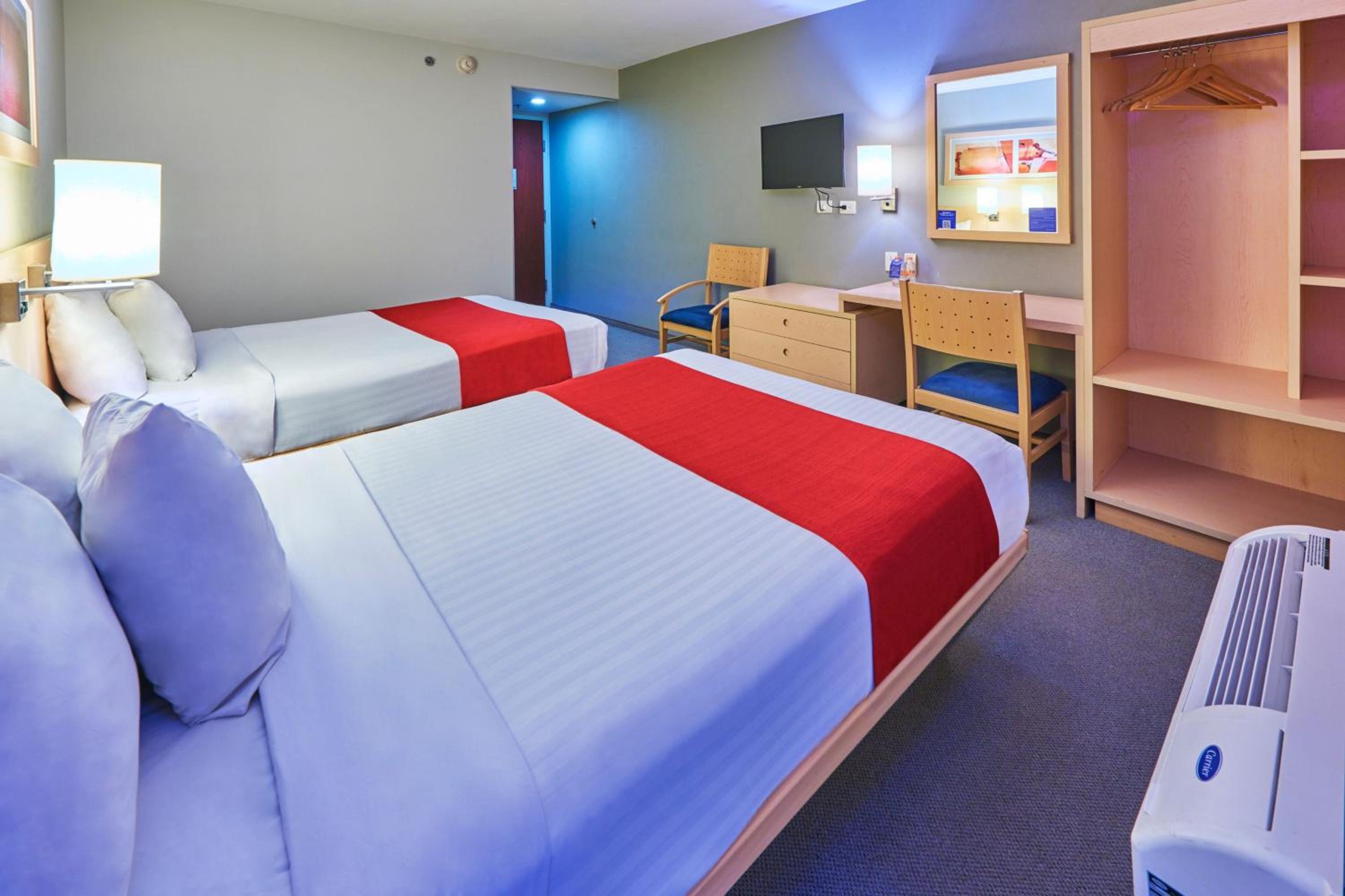 Double Room with Two Double Beds - Photo 4