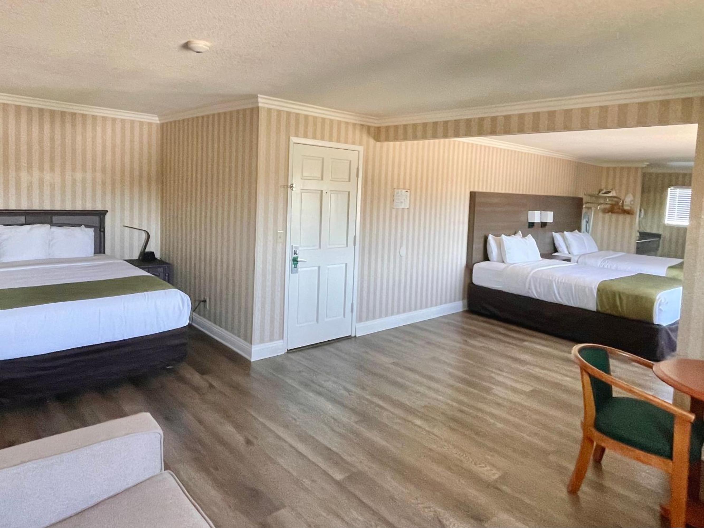 Family Suite, 3 Queen Beds, Non Smoking photo 1