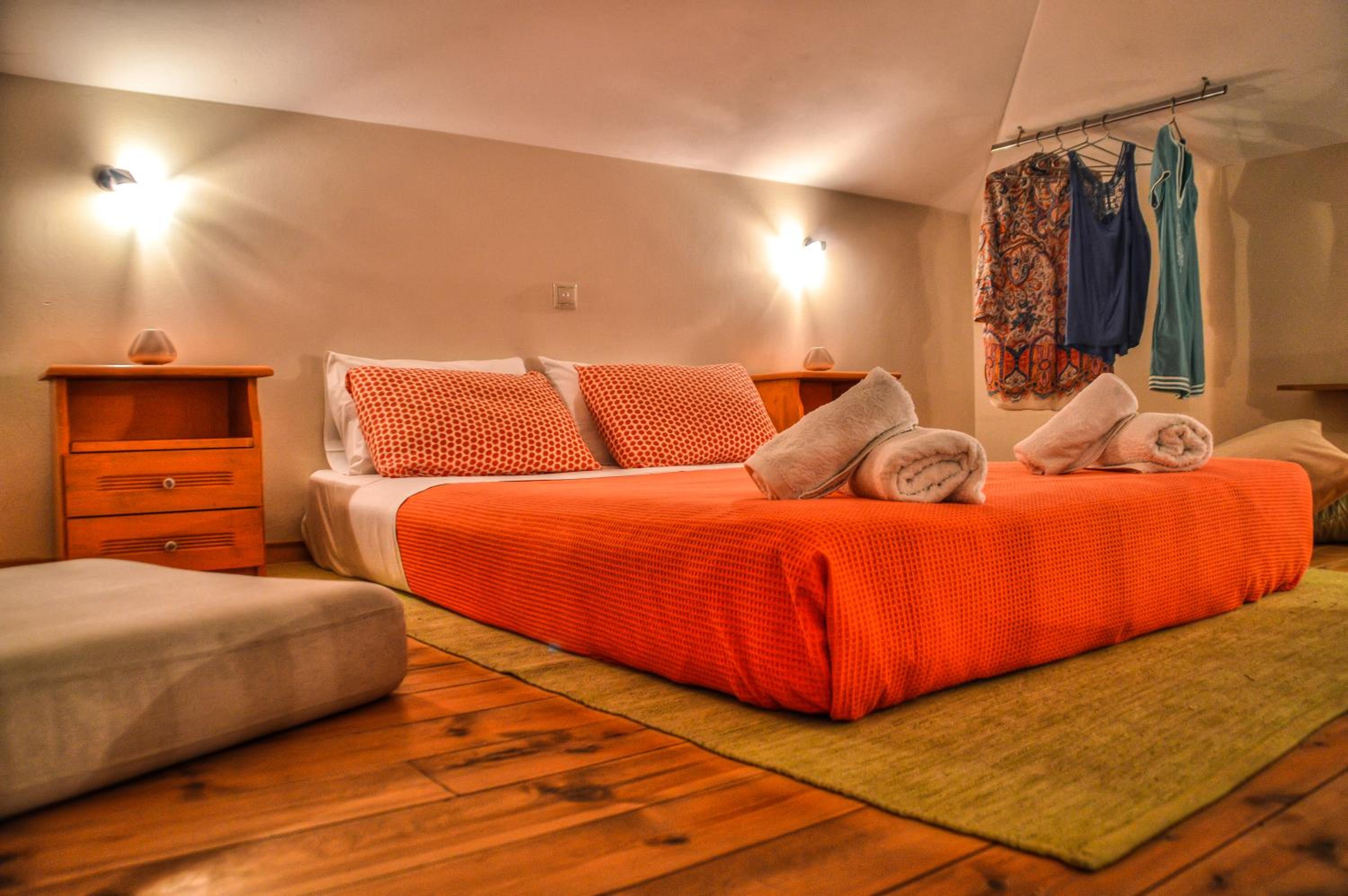 Family Suite with Garden and Pool View photo 3