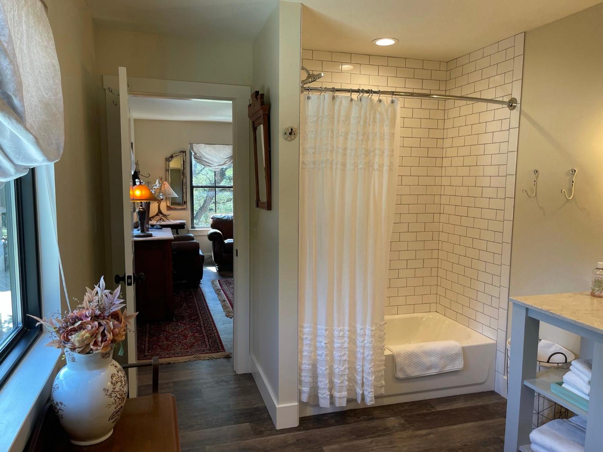 King Suite with Balcony photo 3