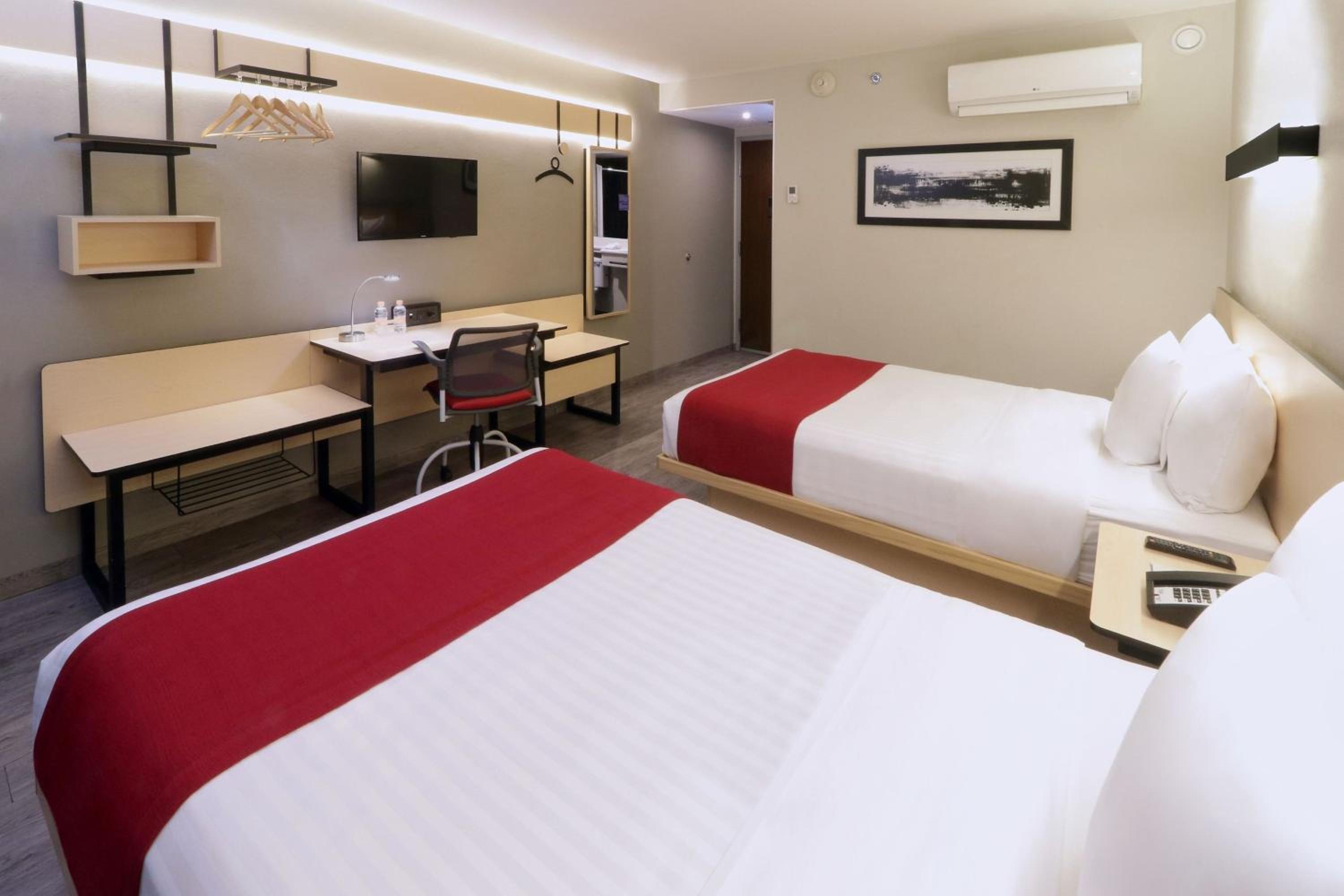 Double Room with Two Double Beds photo 2
