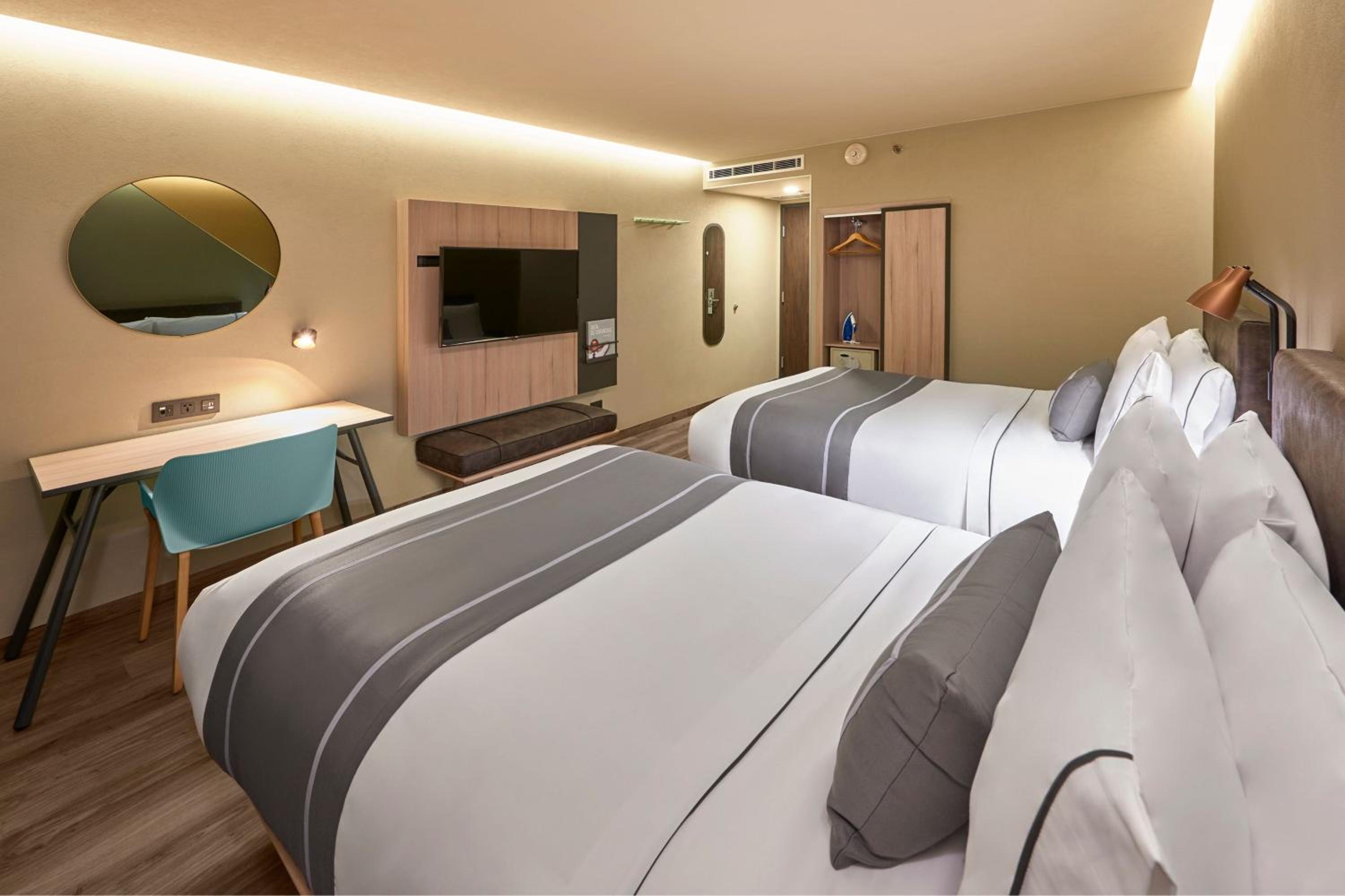 Double Room with Two Double Beds - Photo 1