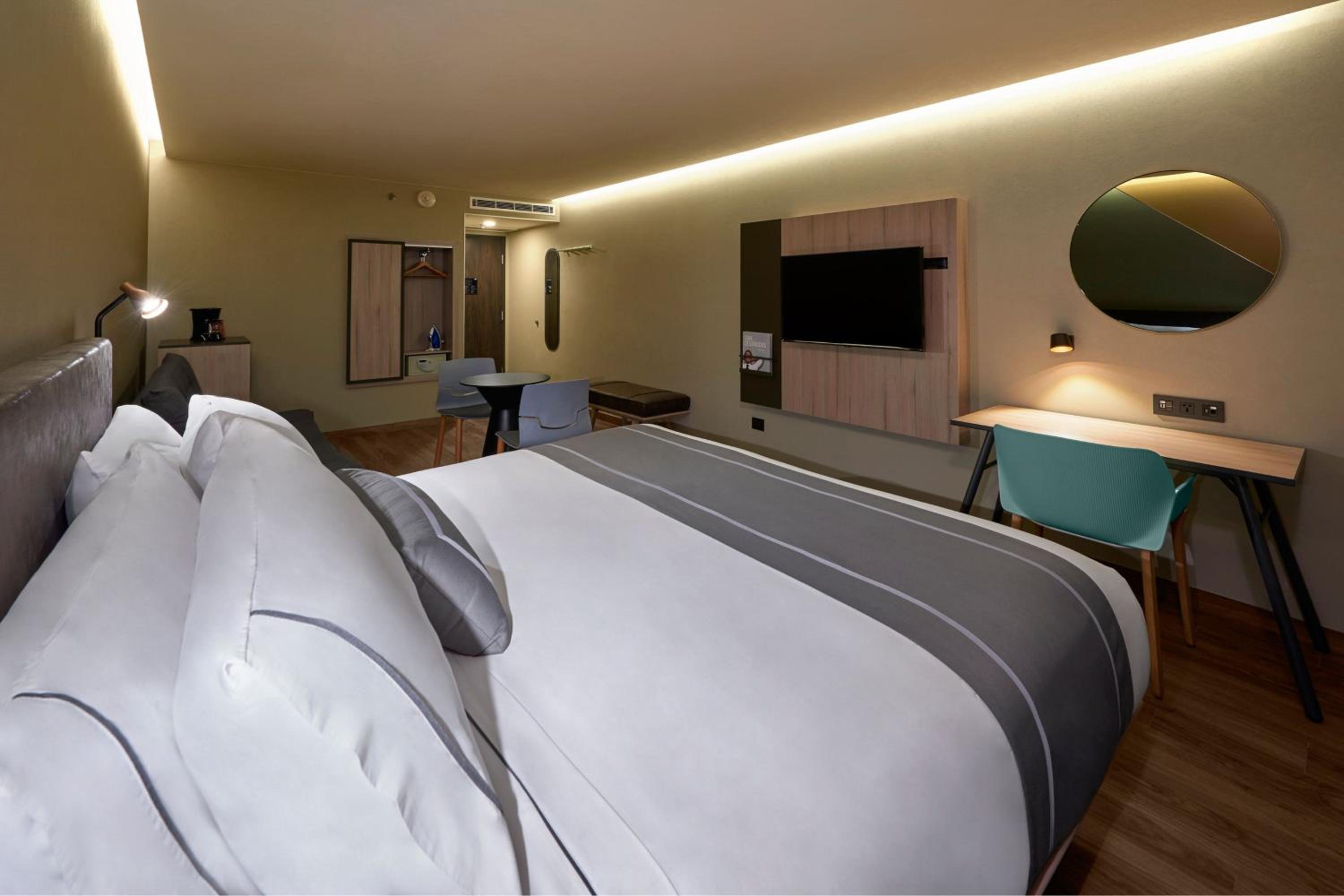 King Suite with Sofa Bed photo 1