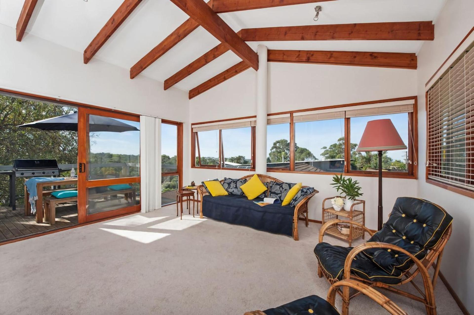 Five-Bedroom House photo 1