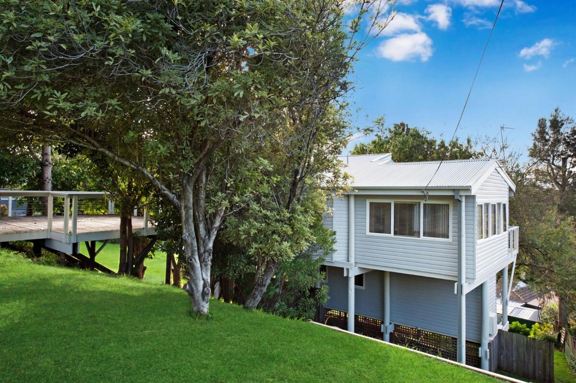 Five-Bedroom House photo 2