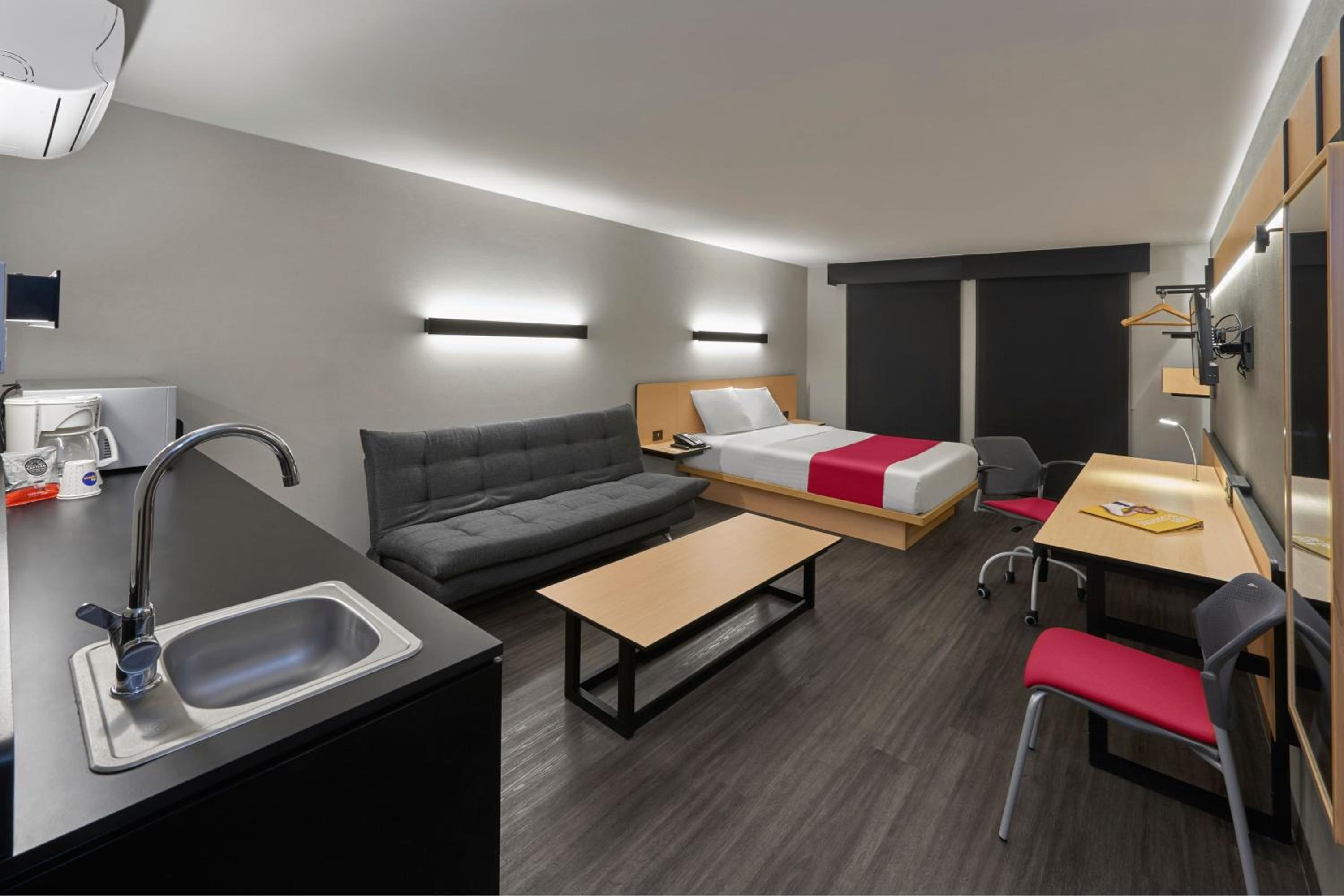 Superior Queen Room with Sofa Bed photo 1