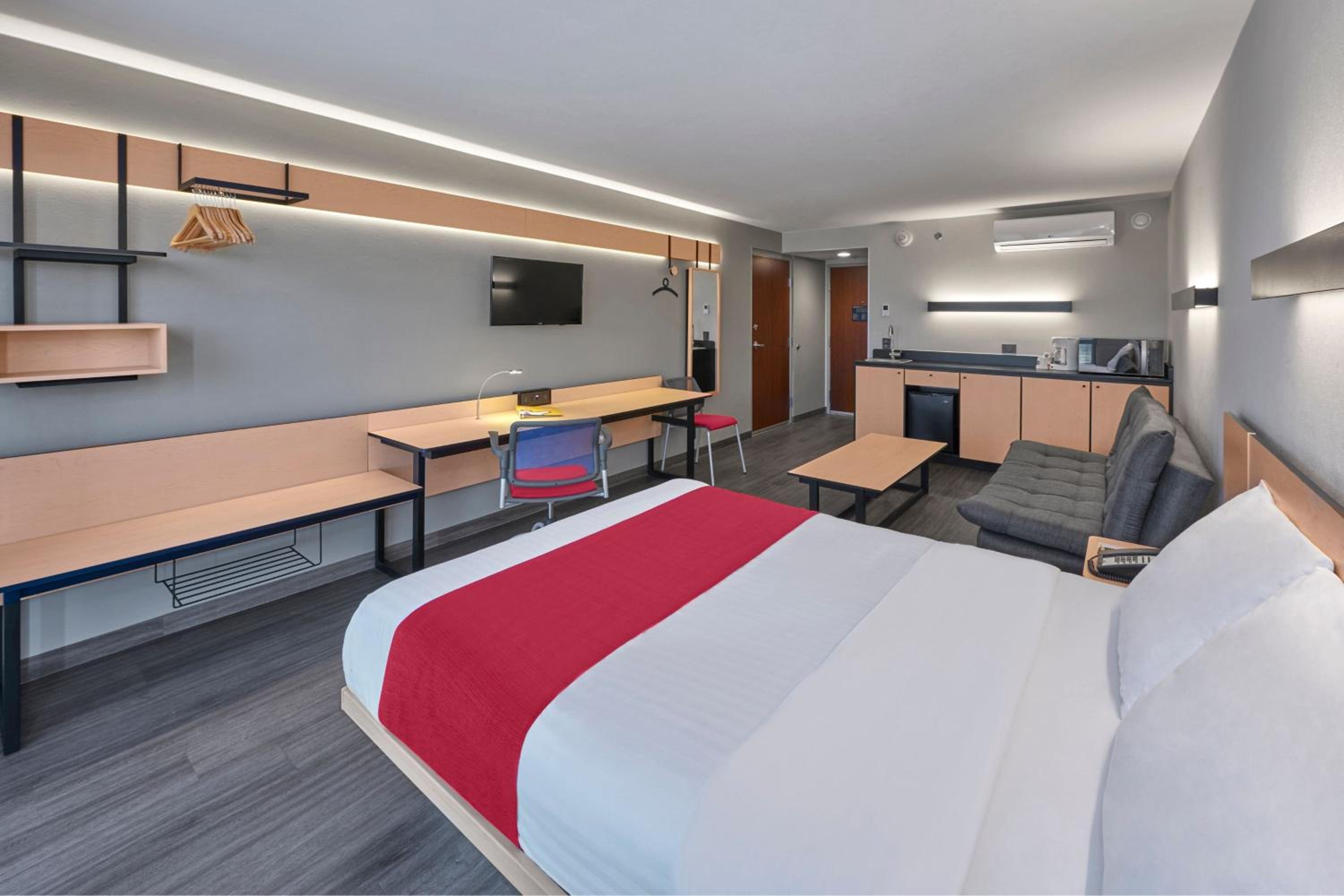 Superior Queen Room with Sofa Bed photo 3