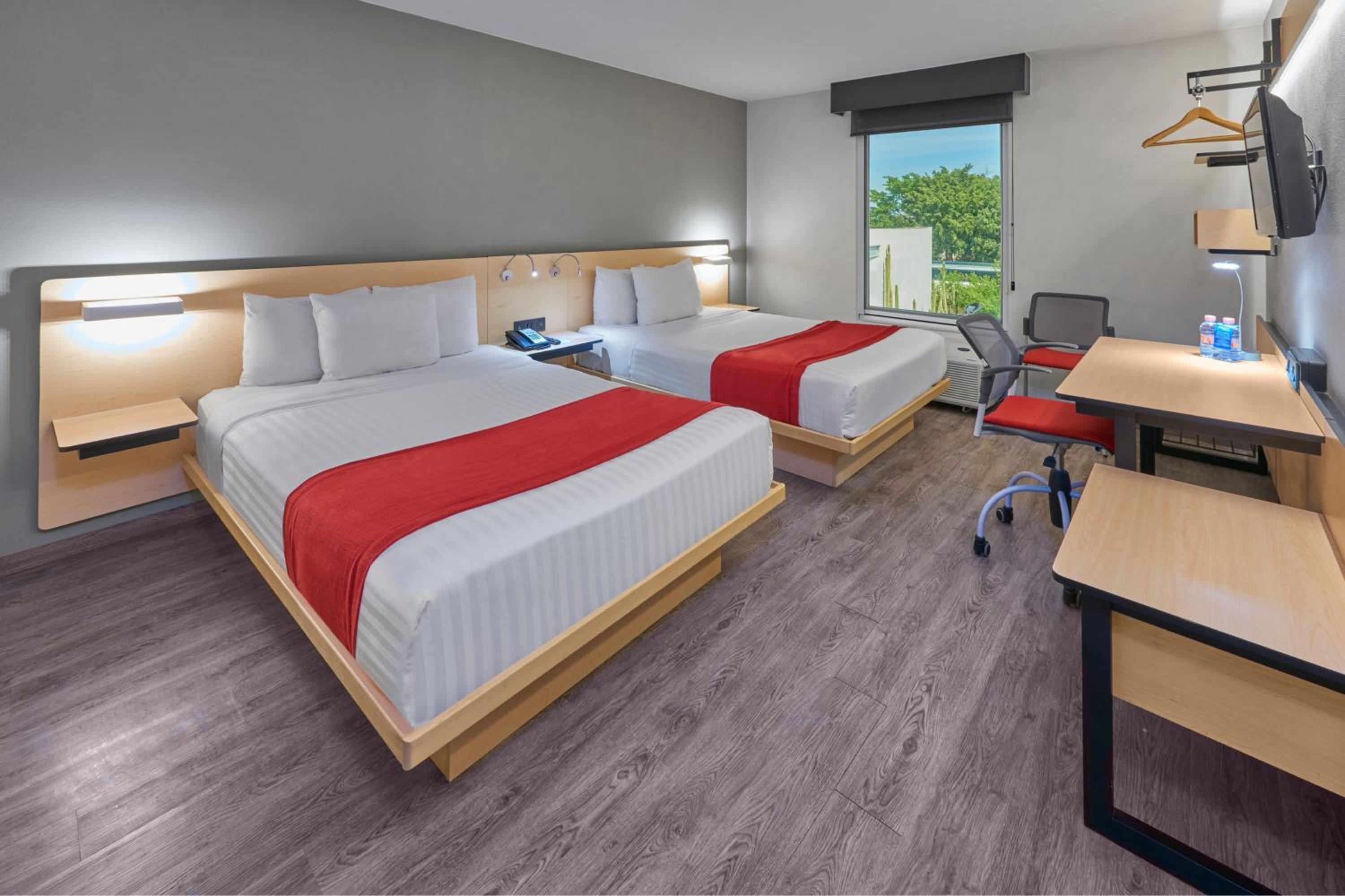 Double Room with Two Double Beds - Photo 2