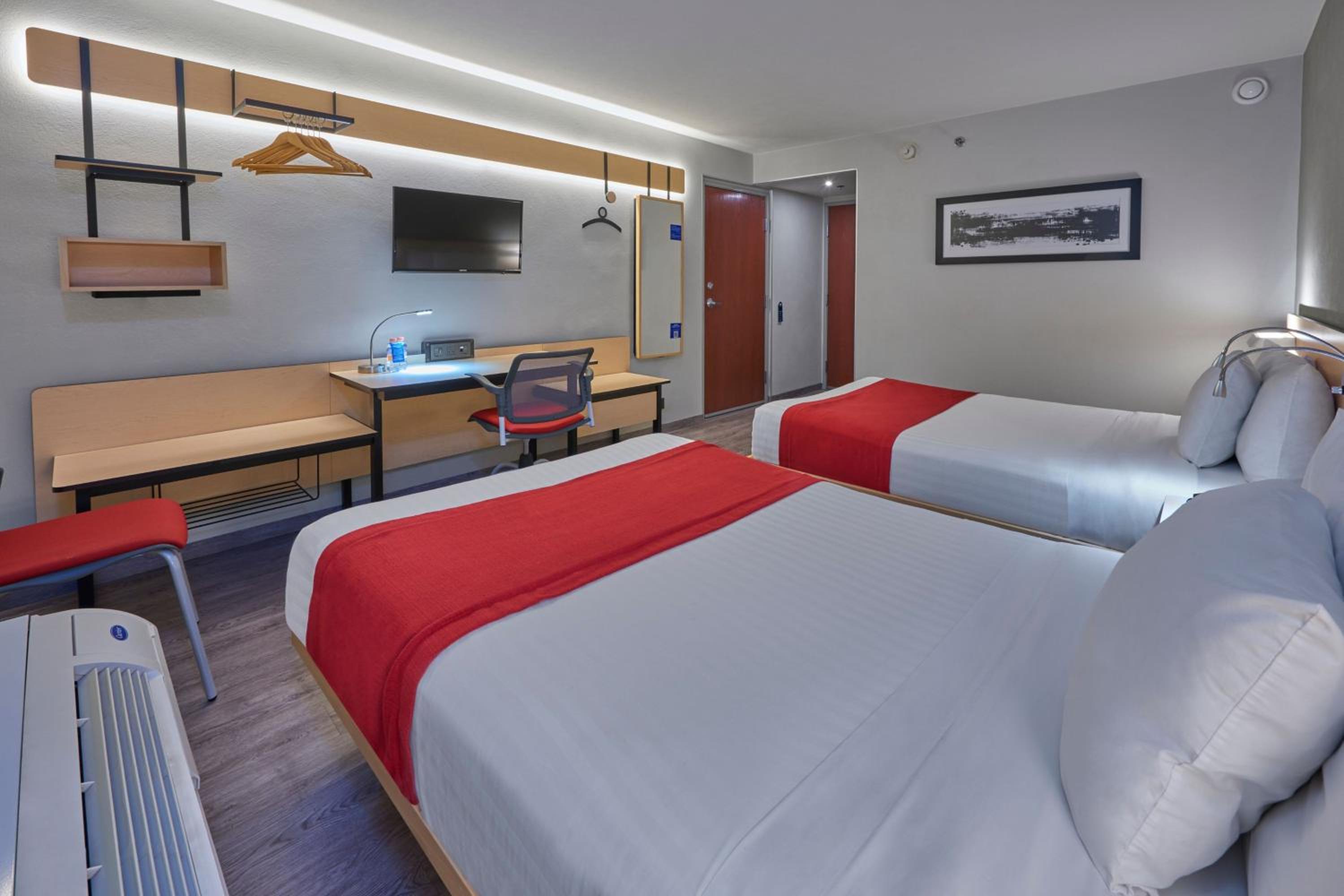 Double Room with Two Double Beds - Photo 3