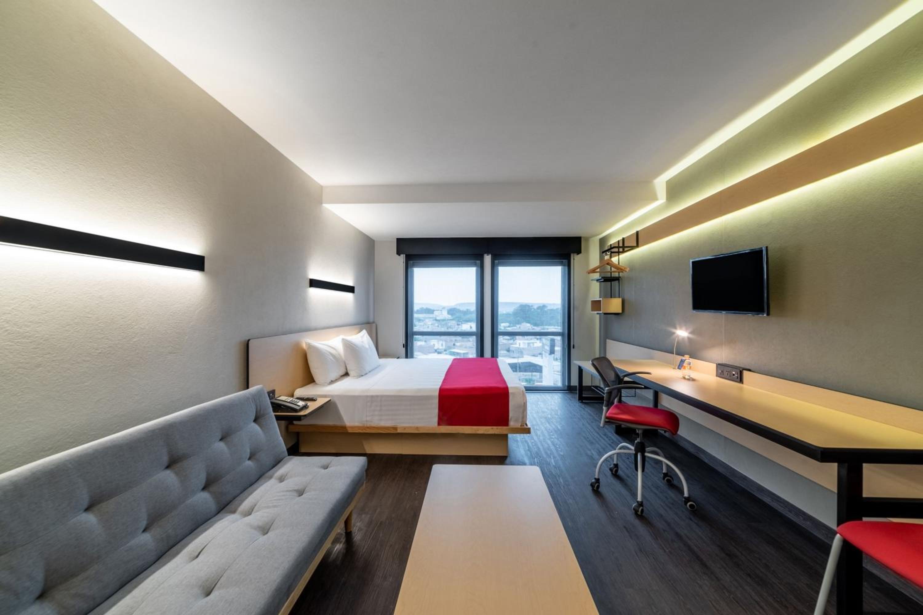 Superior King Room with Sofa Bed - Photo 1